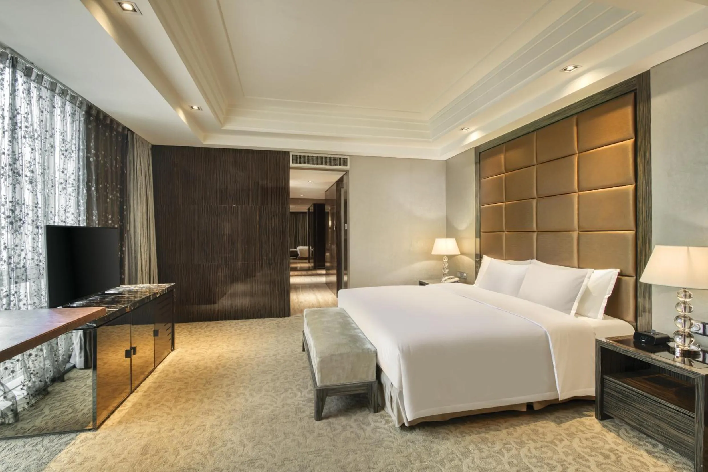 Bed in Crowne Plaza Beijing Chaoyang U-Town by IHG