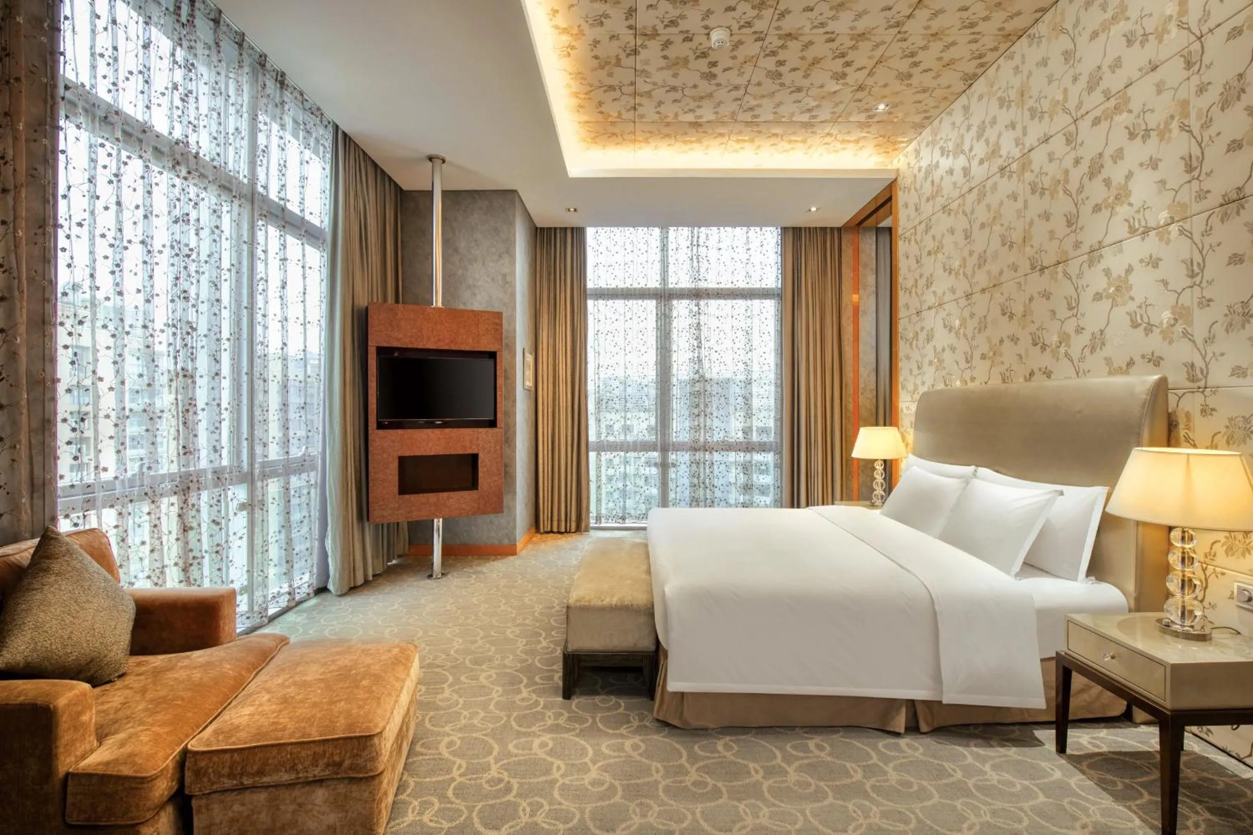 Photo of the whole room, Bed in Crowne Plaza Beijing Chaoyang U-Town by IHG