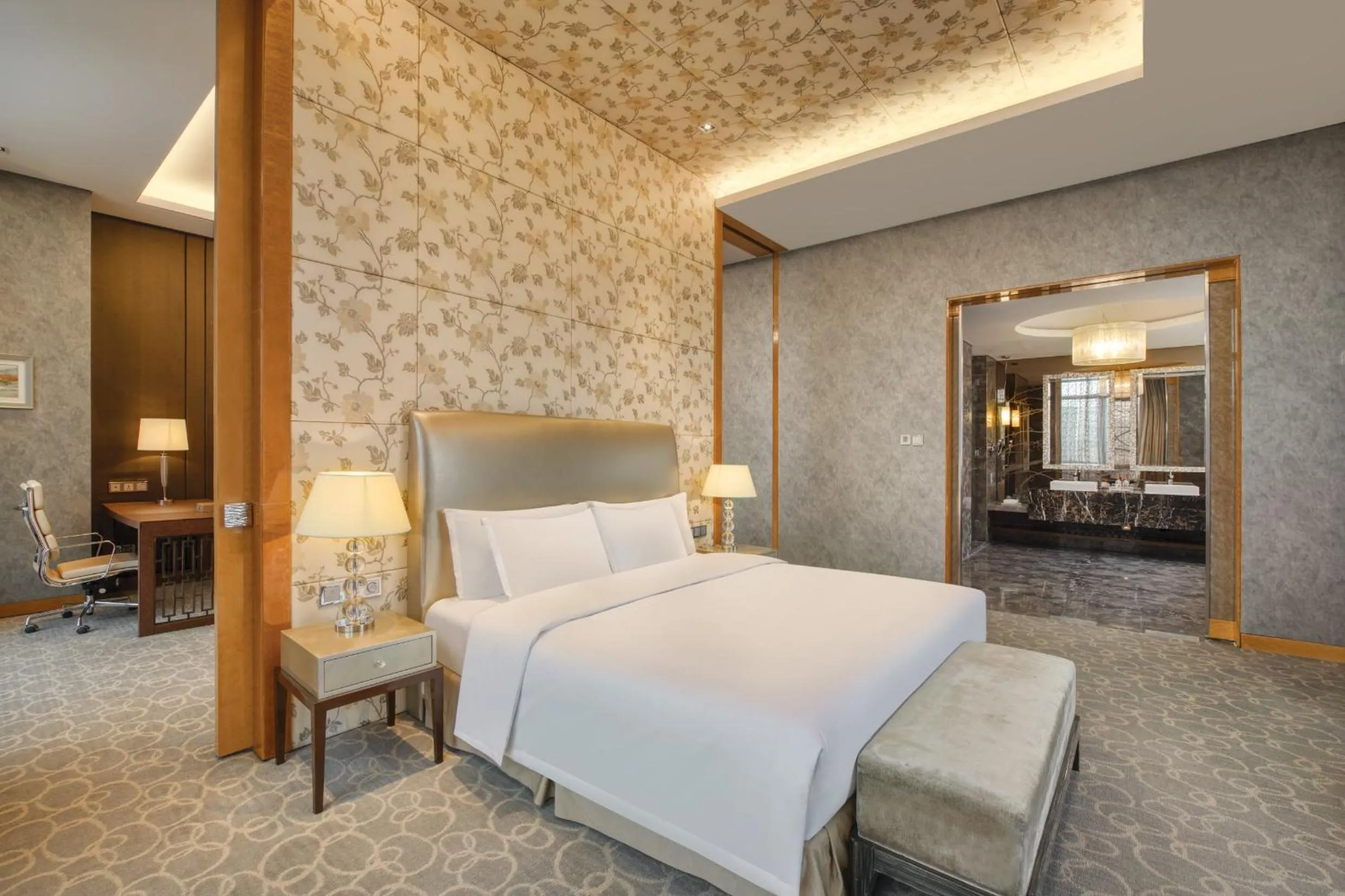Photo of the whole room, Bed in Crowne Plaza Beijing Chaoyang U-Town by IHG