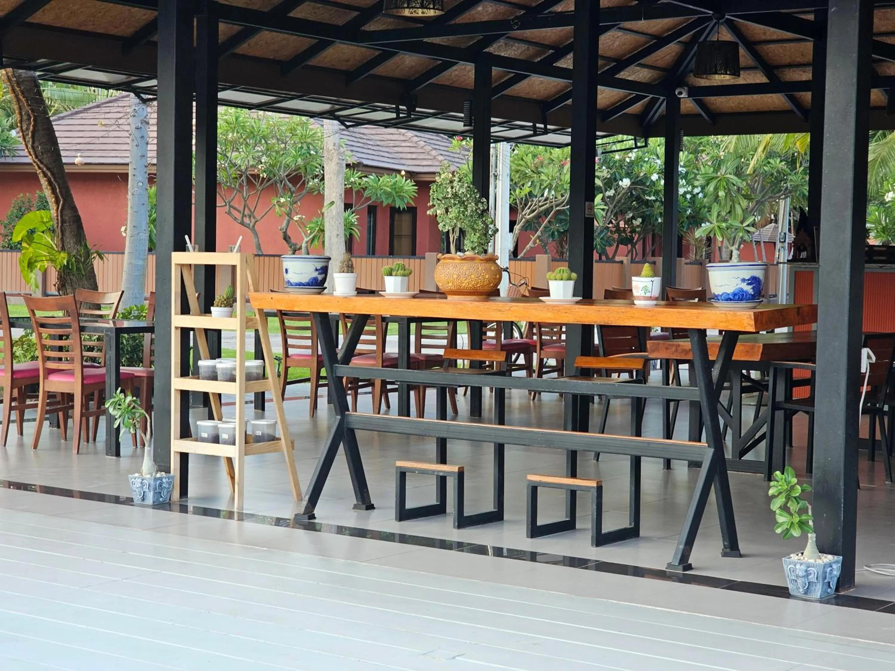 Restaurant/places to eat in Baan Mesuk Hua Hin Spa and Resort