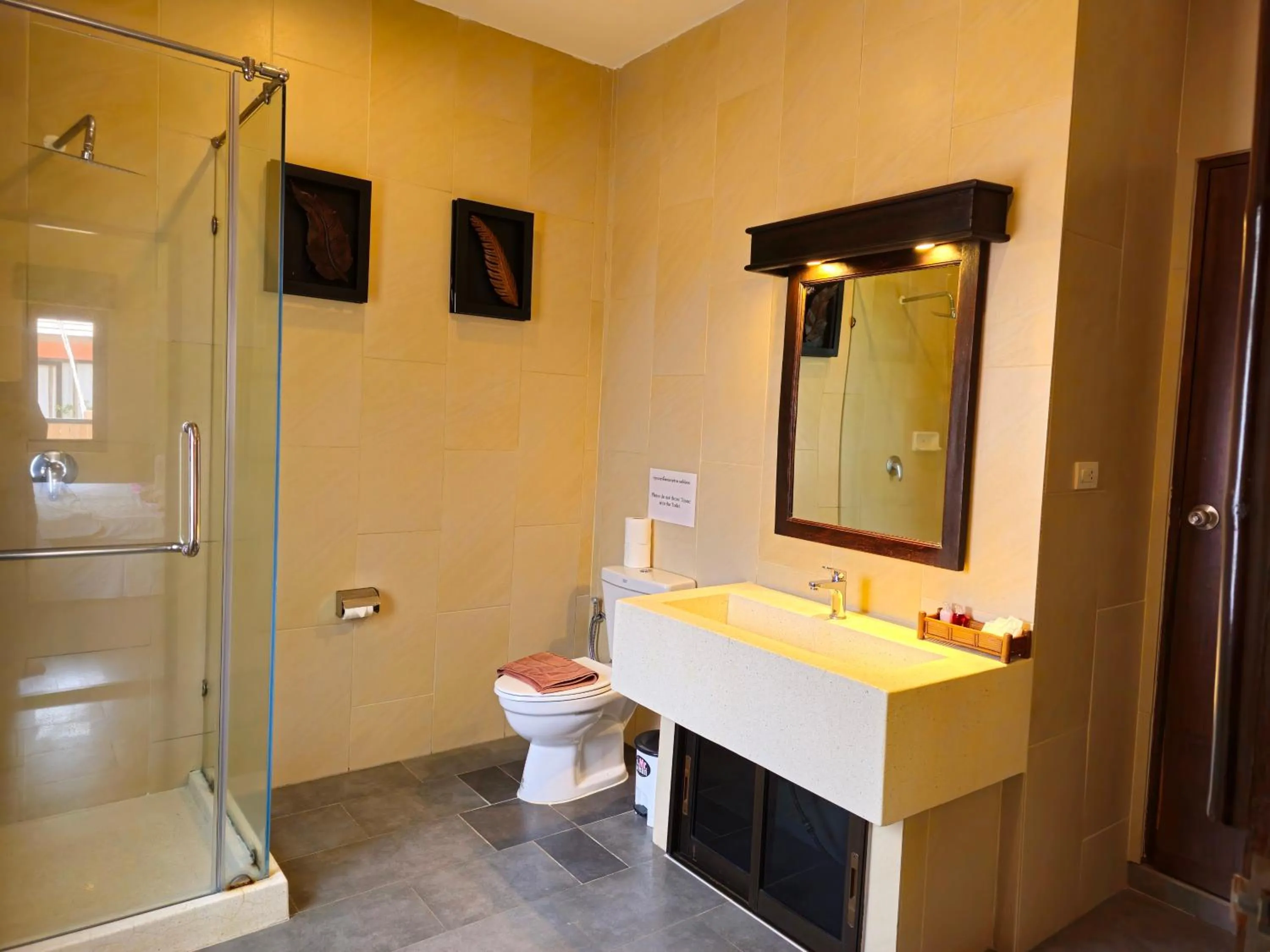 Shower in Baan Mesuk Hua Hin Spa and Resort