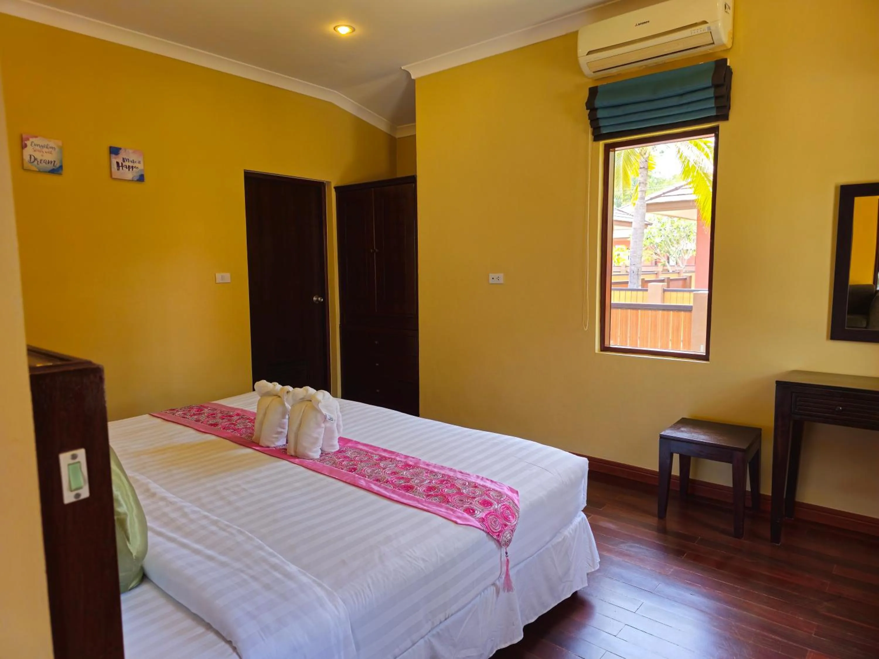 Bed in Baan Mesuk Hua Hin Spa and Resort