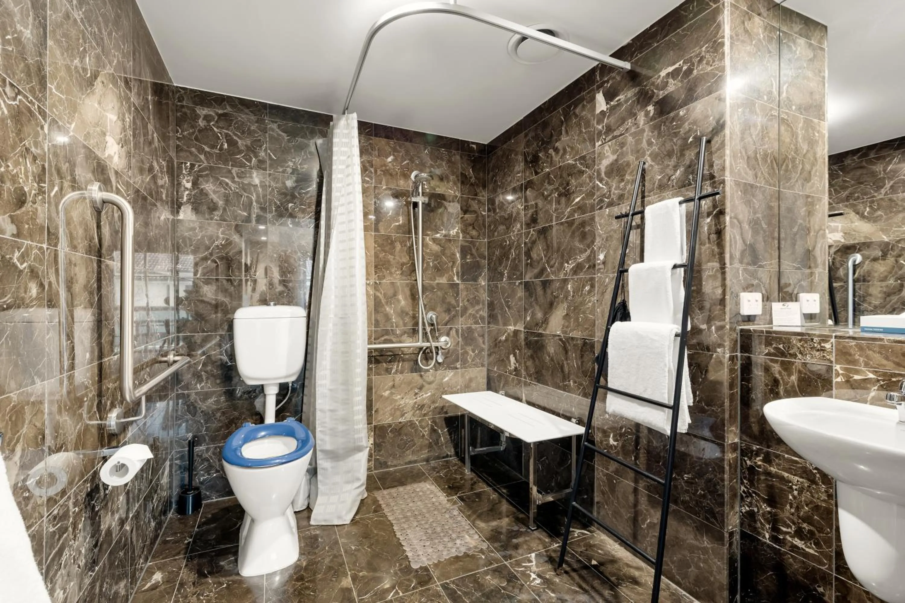 Bathroom in Jephson Hotel & Apartments