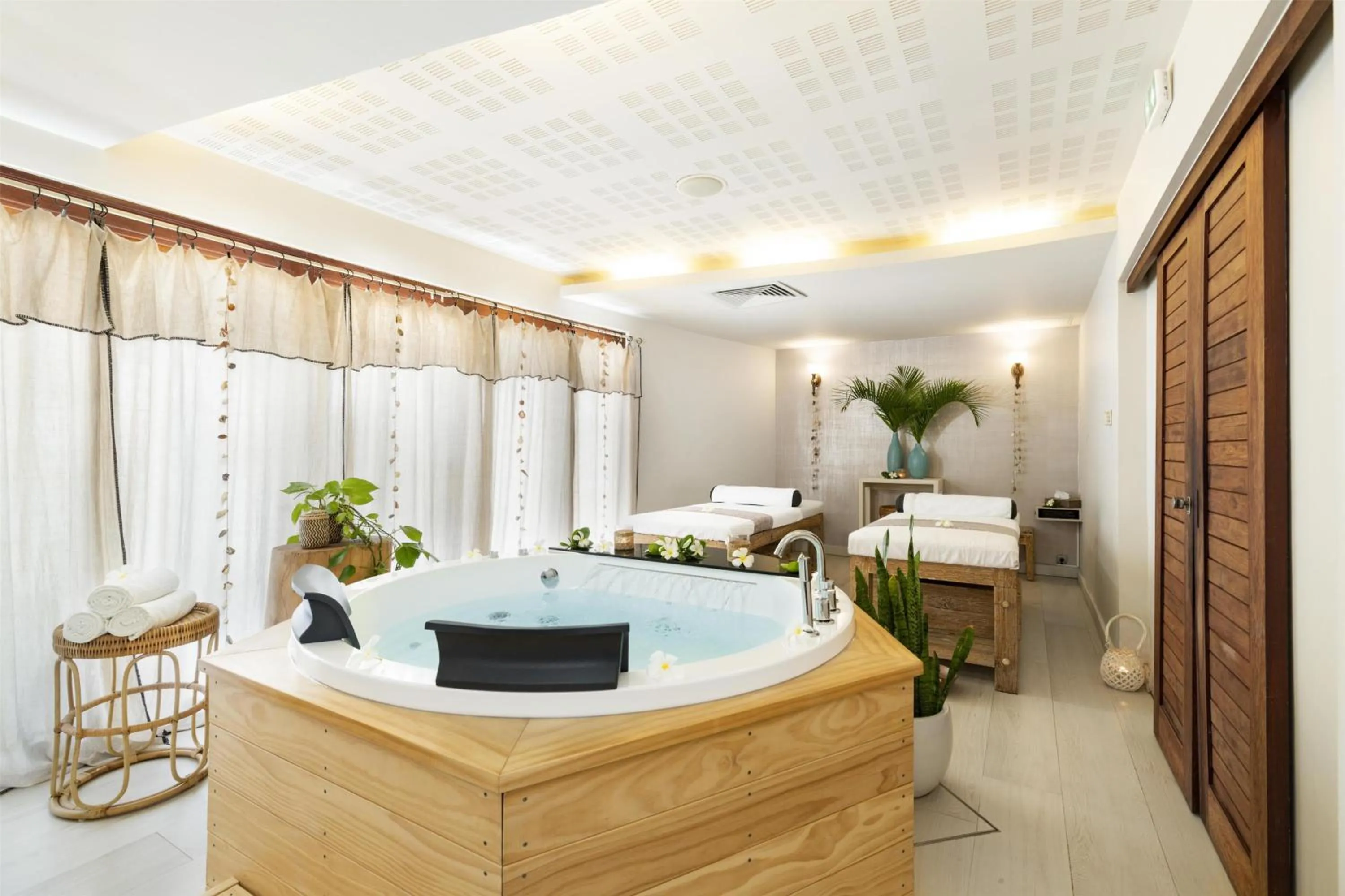 Sports in Hilton Moorea Lagoon Resort & Spa