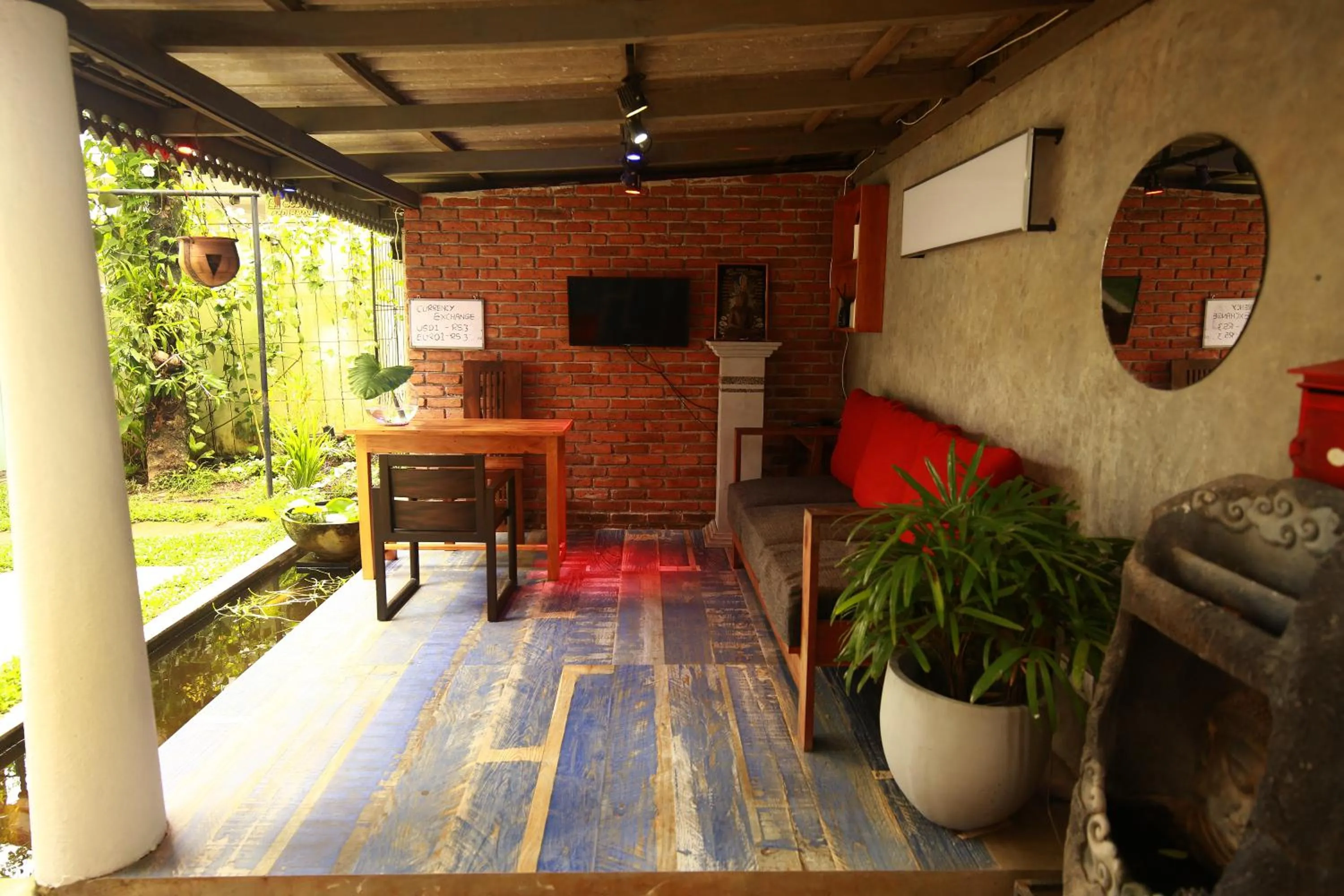 Communal lounge/ TV room in Temple Tree