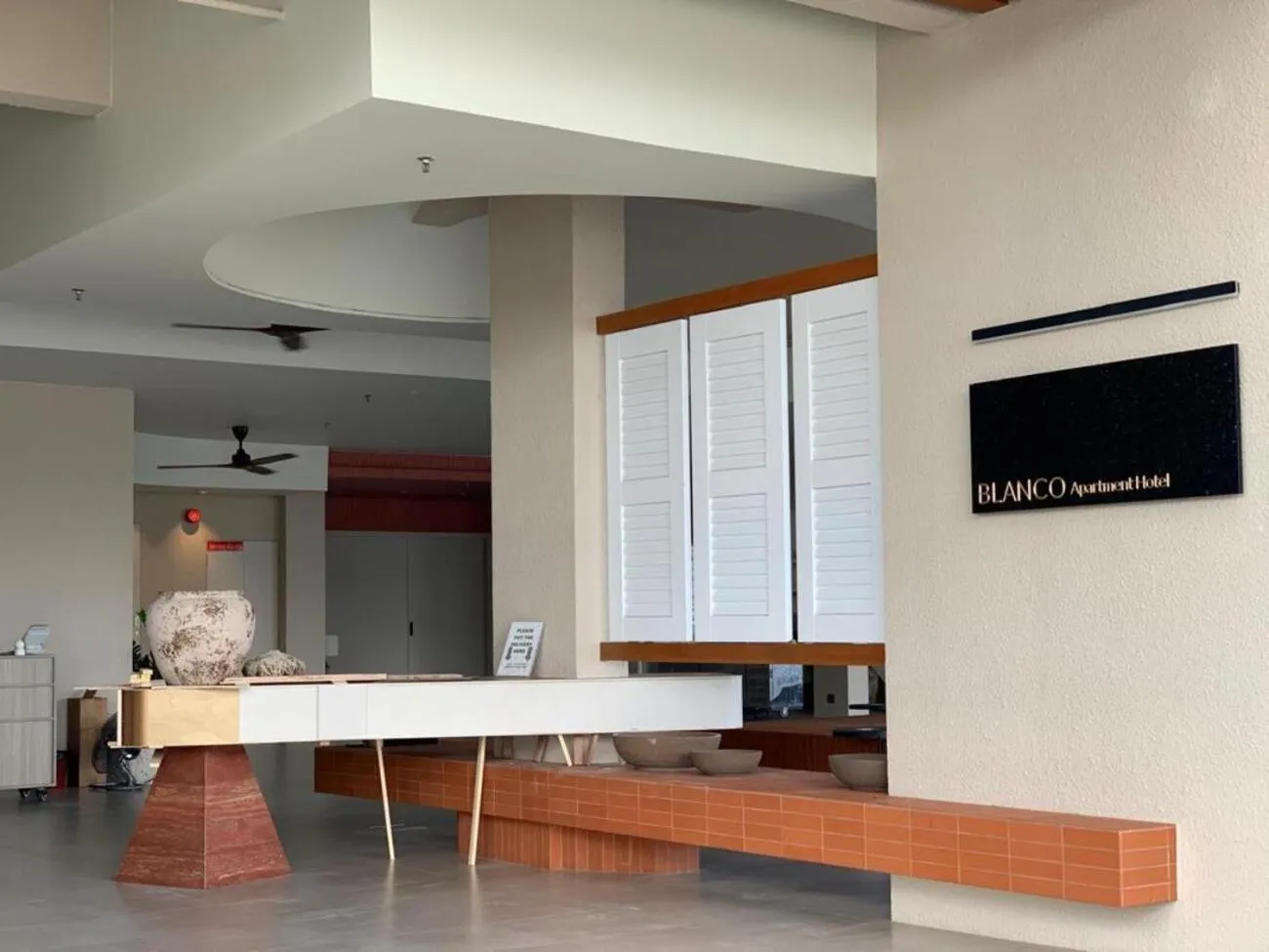 Facade/entrance in Blanco Apartment Hotel