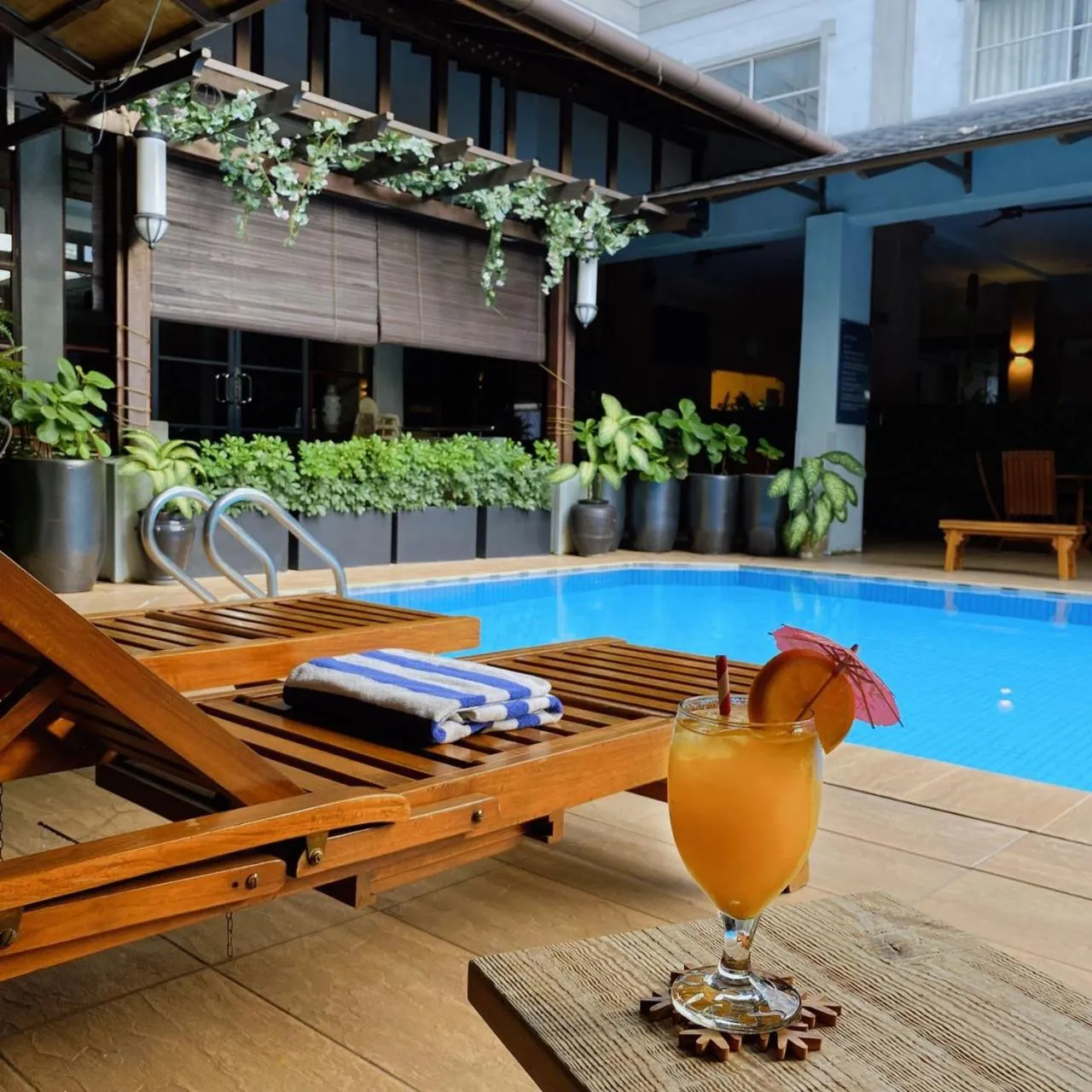 Swimming pool in Hotel Maluri