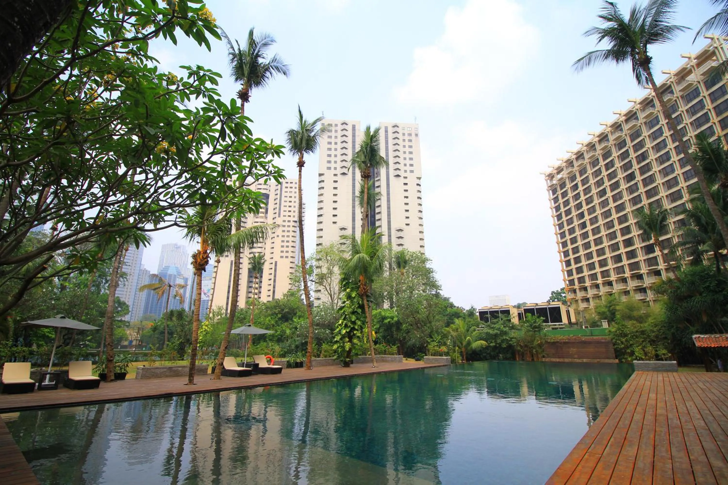 Swimming pool in The Sultan Hotel & Residence Jakarta
