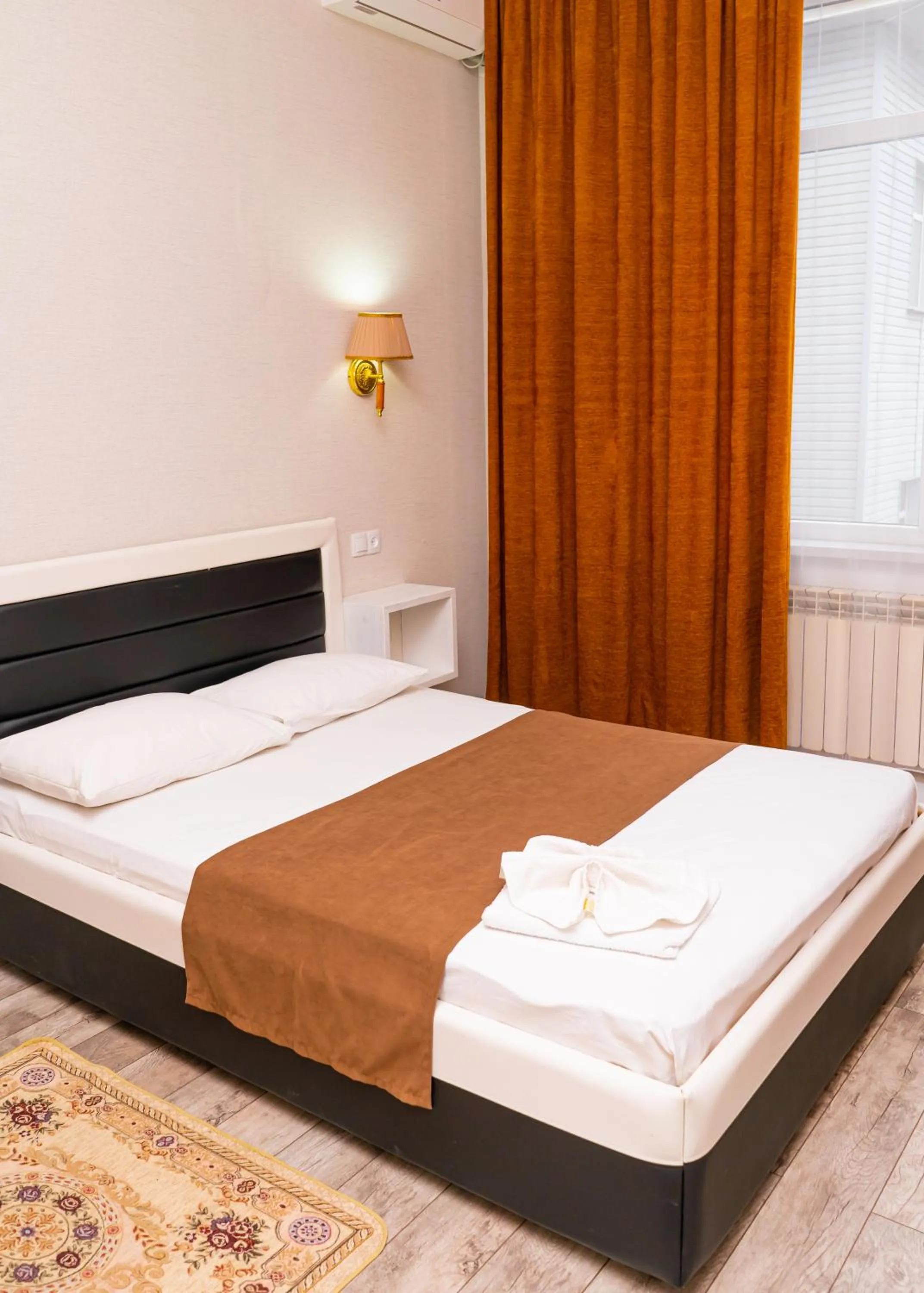 Bed in Victoria Palace