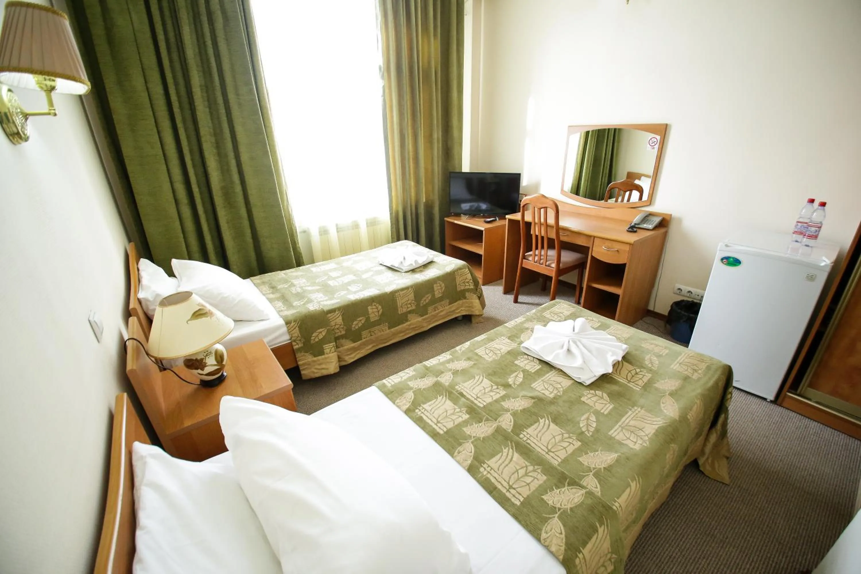 Photo of the whole room, Bed in Victoria Palace