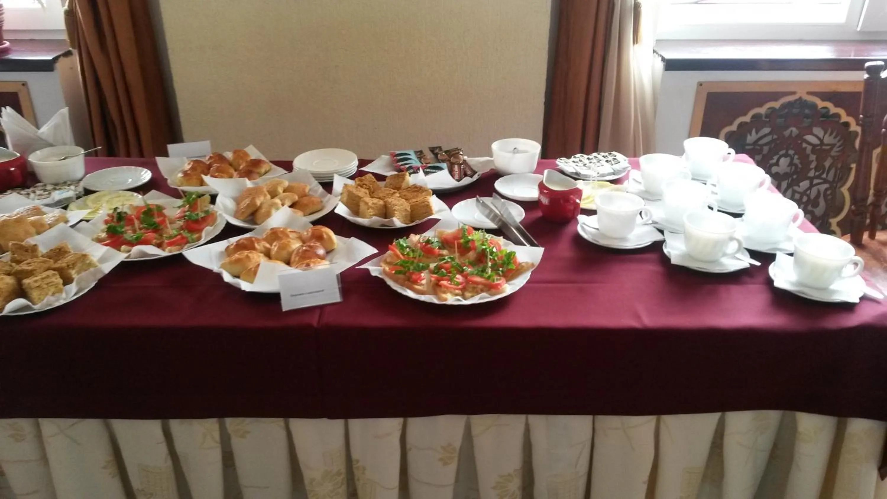 Breakfast in Victoria Palace