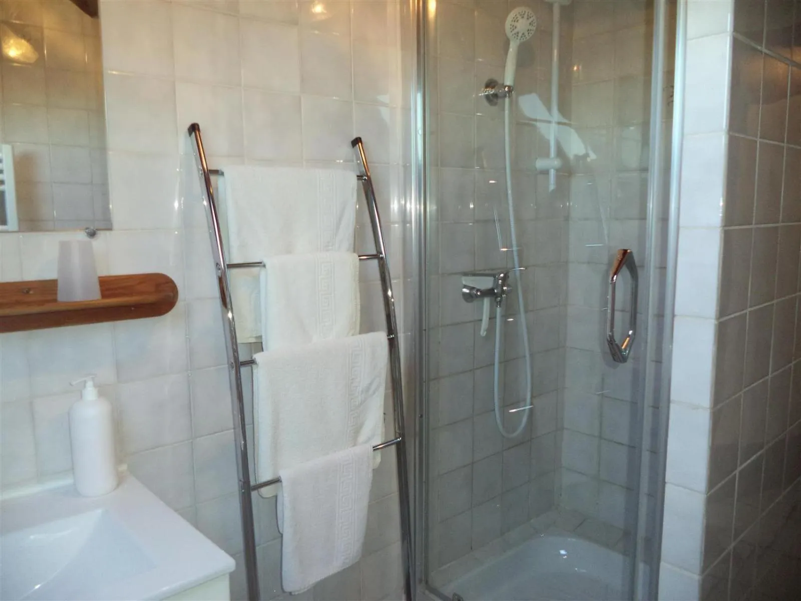 Bathroom in Trois logements indépendant au Grande Vigne