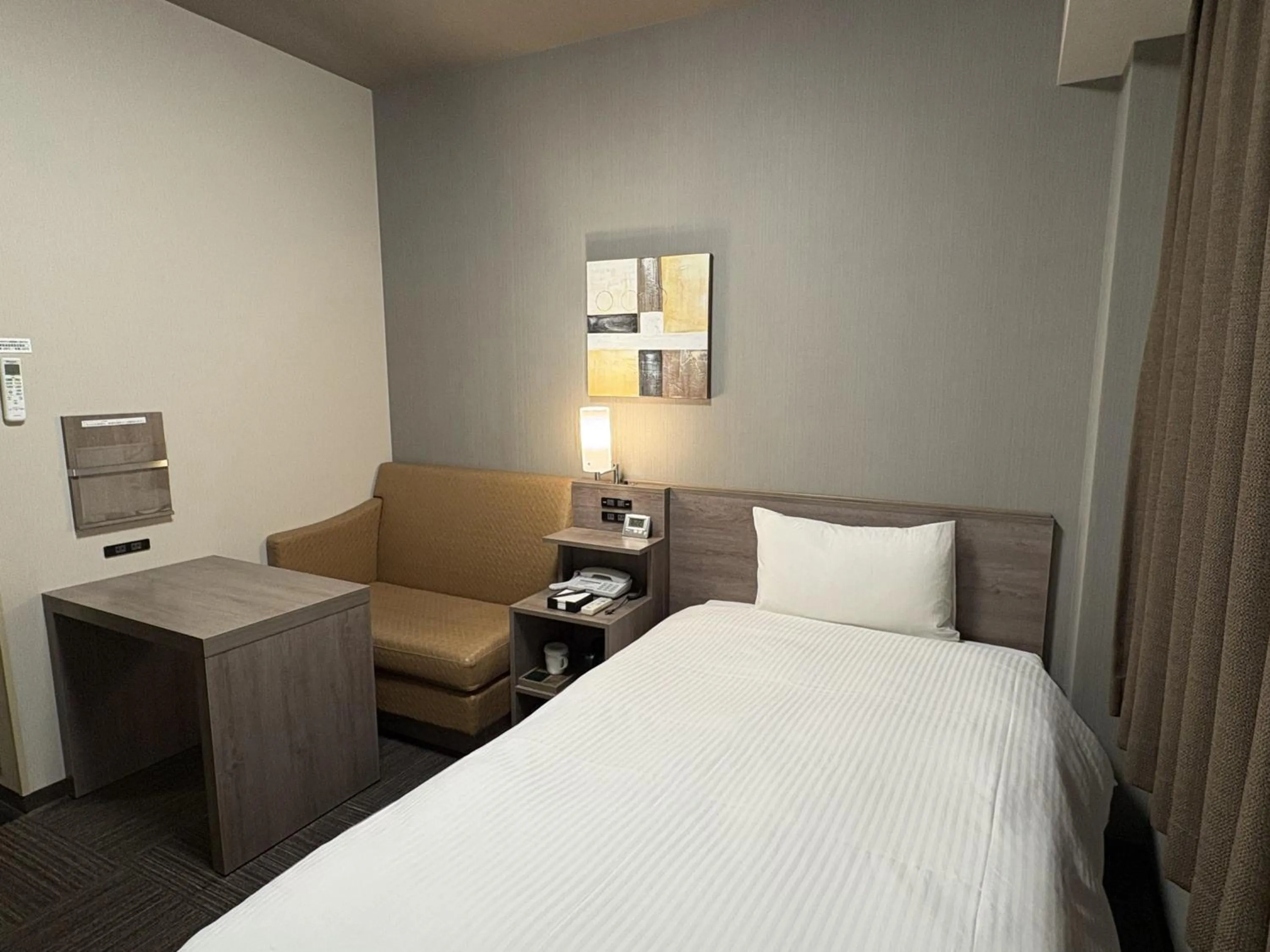 Photo of the whole room, Bed in Hotel Route-inn Utsunomiya Yuinomori -Lightline Yuinomori Nishi Ekimae-