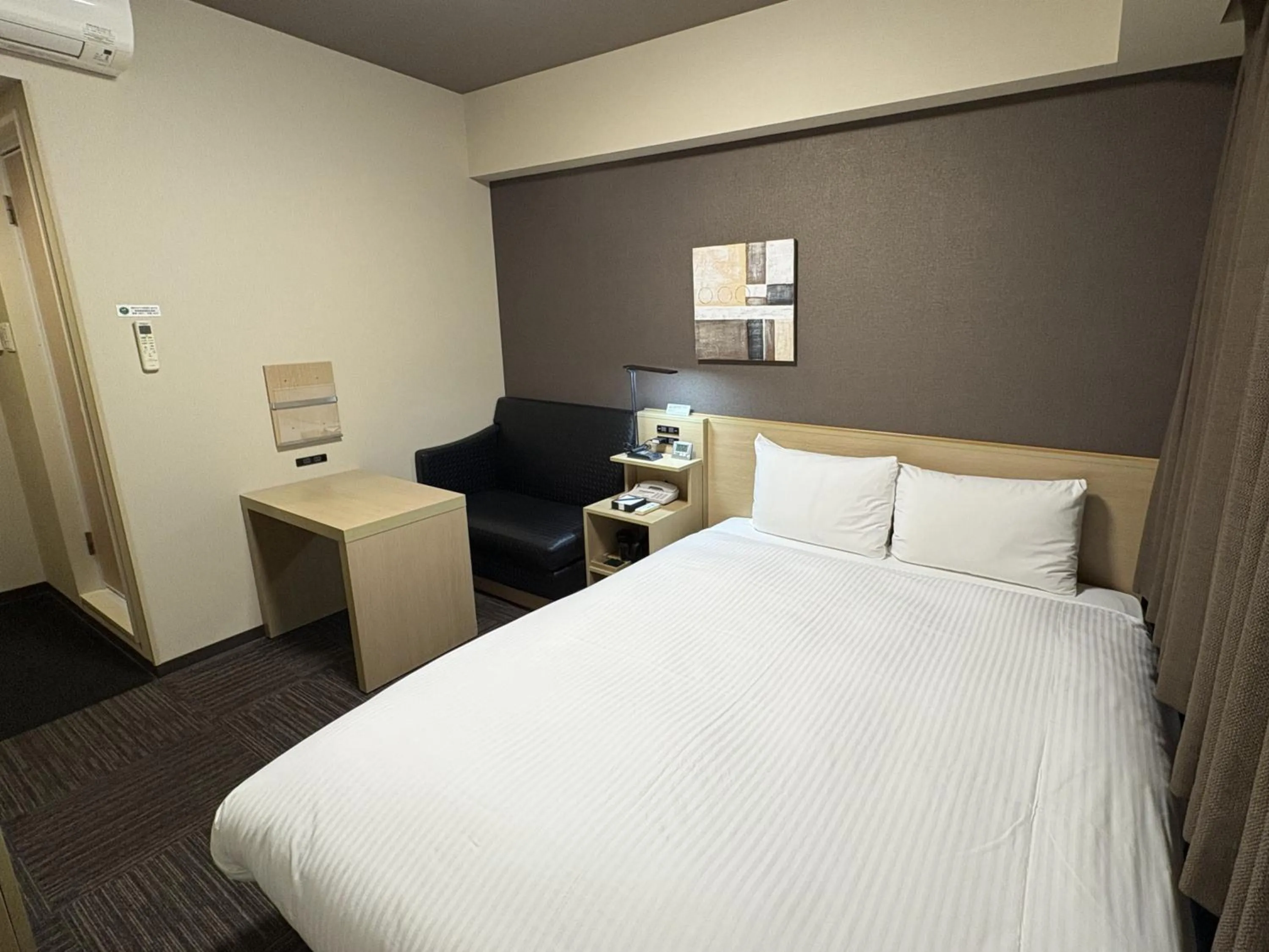 Photo of the whole room, Bed in Hotel Route-inn Utsunomiya Yuinomori -Lightline Yuinomori Nishi Ekimae-