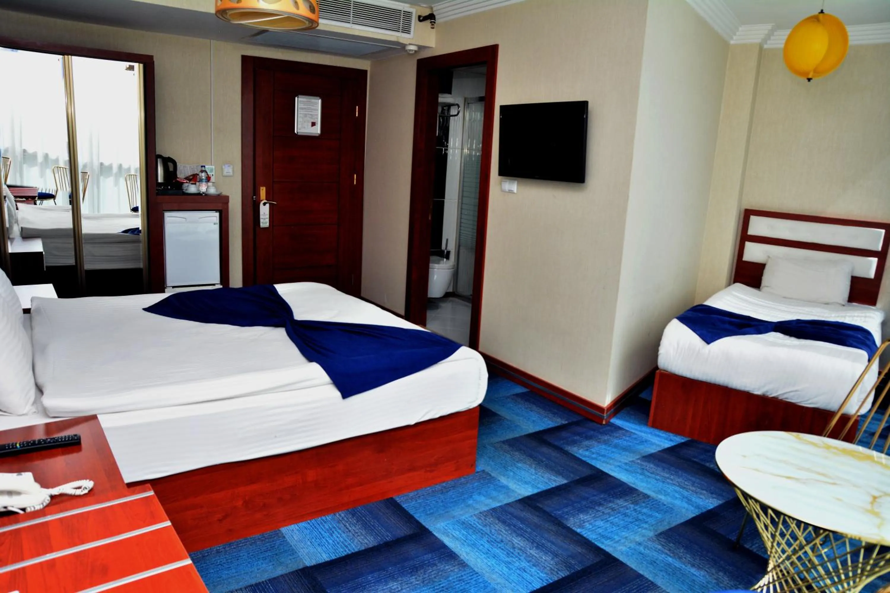 Family, Bed in Business Grand Hotel