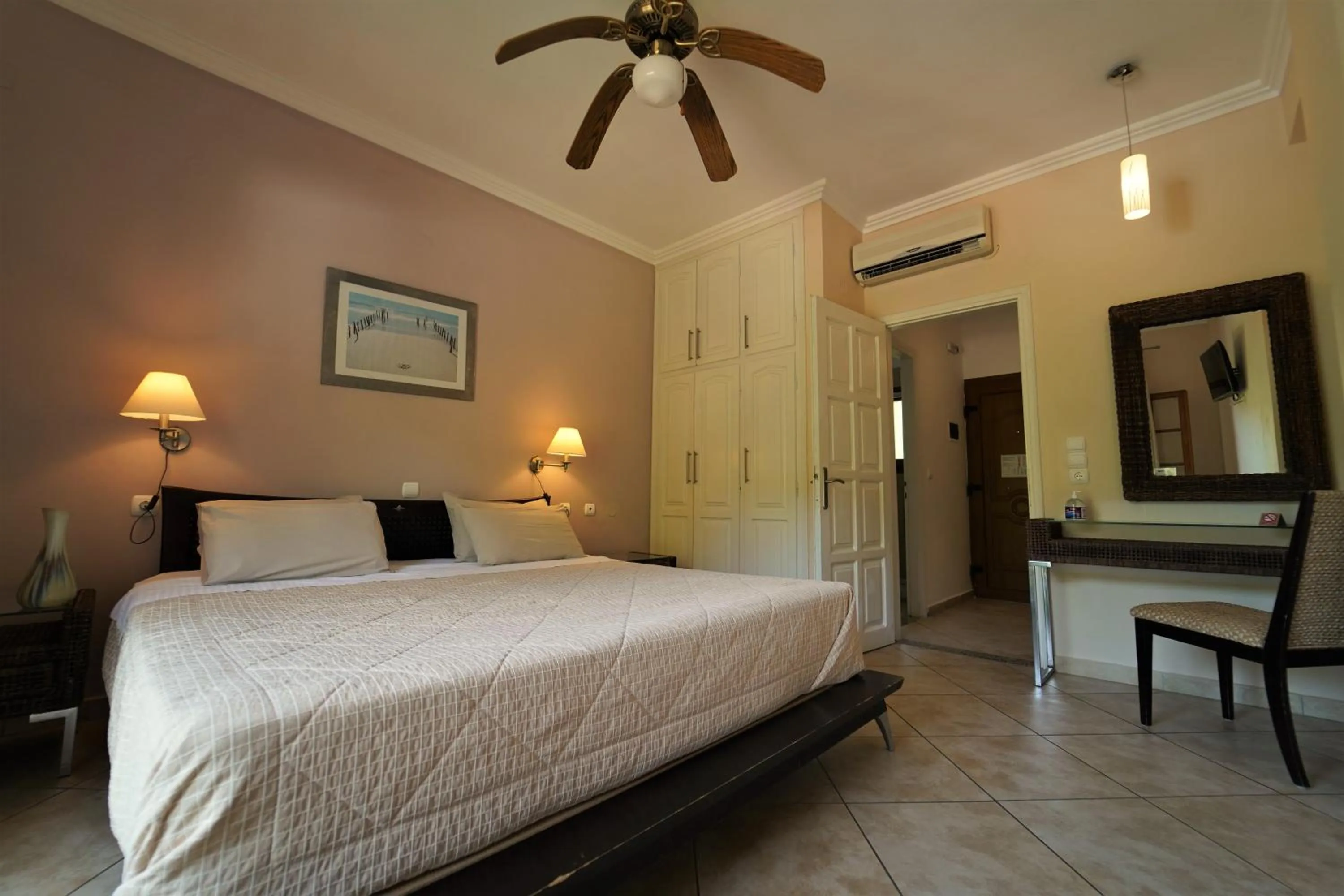 Bedroom, Bed in Bella Vista Hotel Studios & Apartments