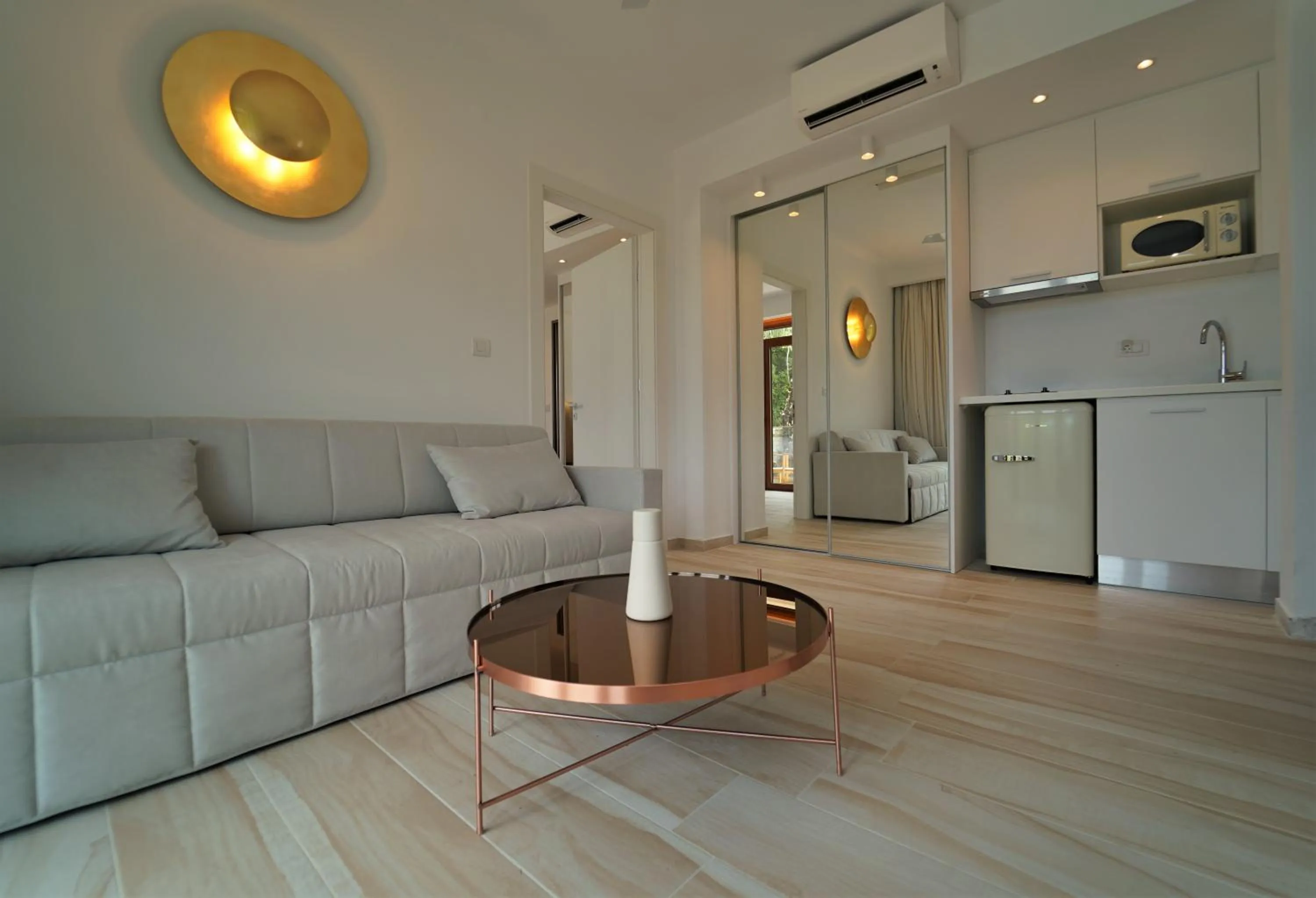 Kitchen or kitchenette in Bella Vista Hotel Studios & Apartments