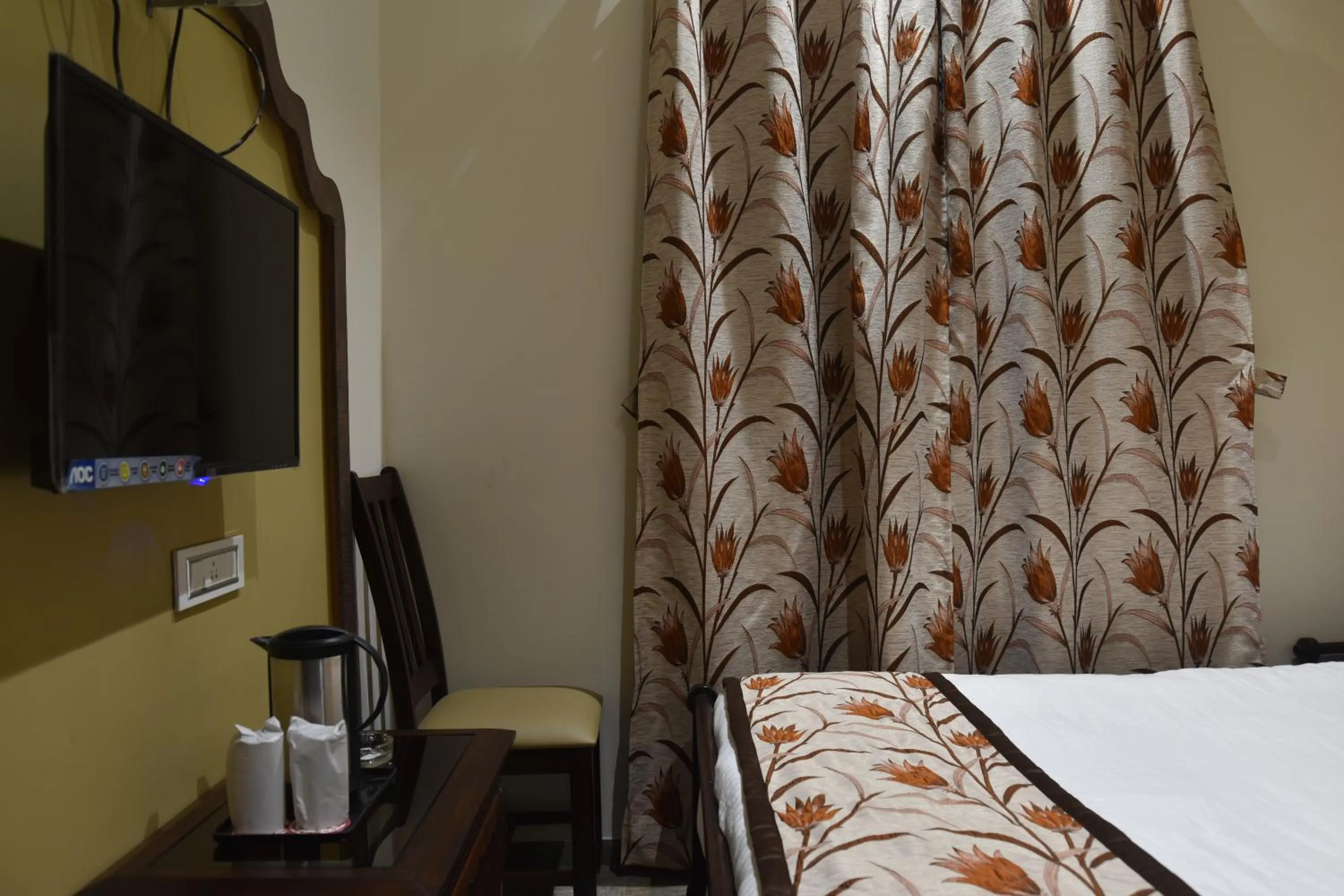 TV and multimedia, Bed in Jaipur Hotel New - Heritage Hotel