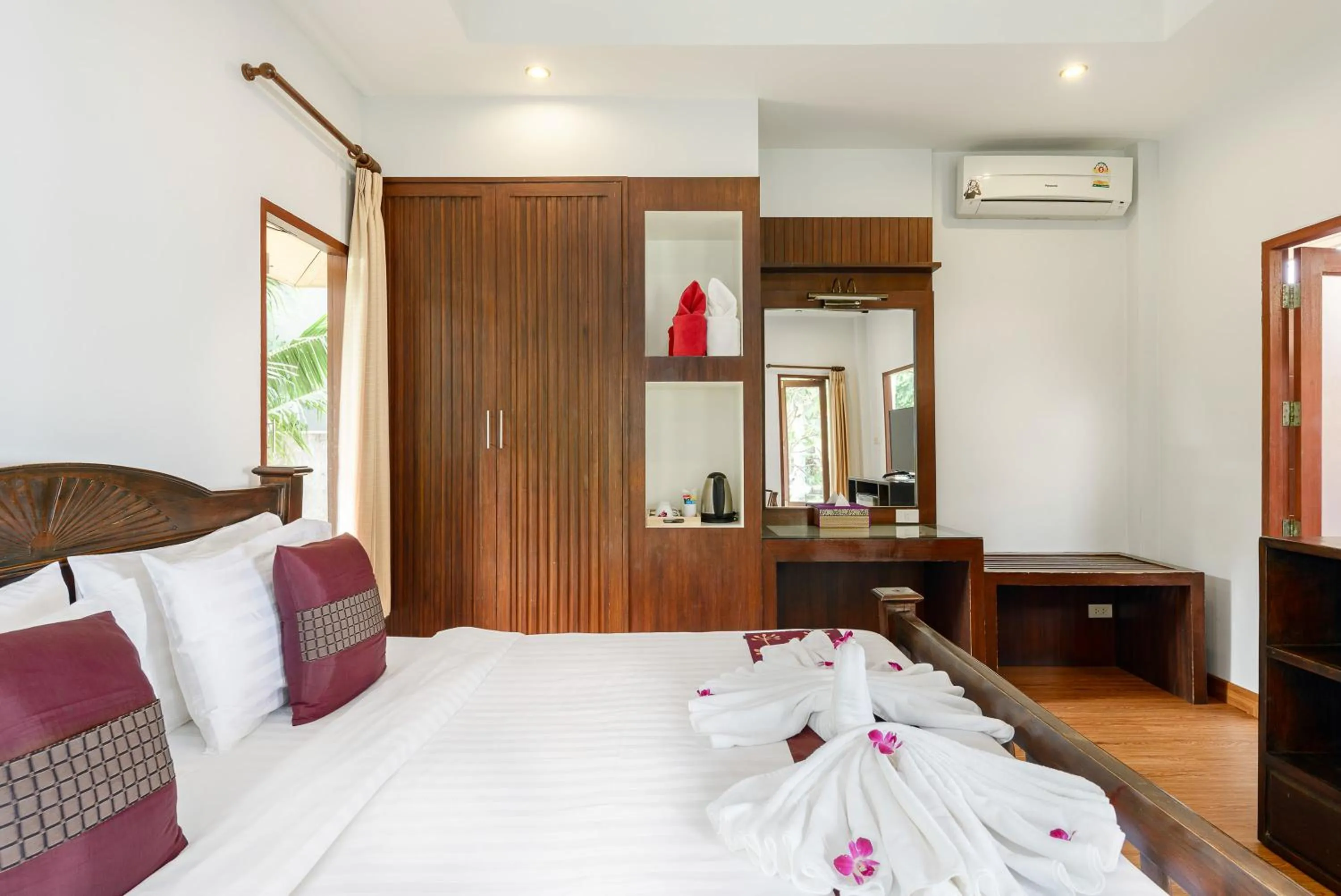 Bed in Promtsuk Buri