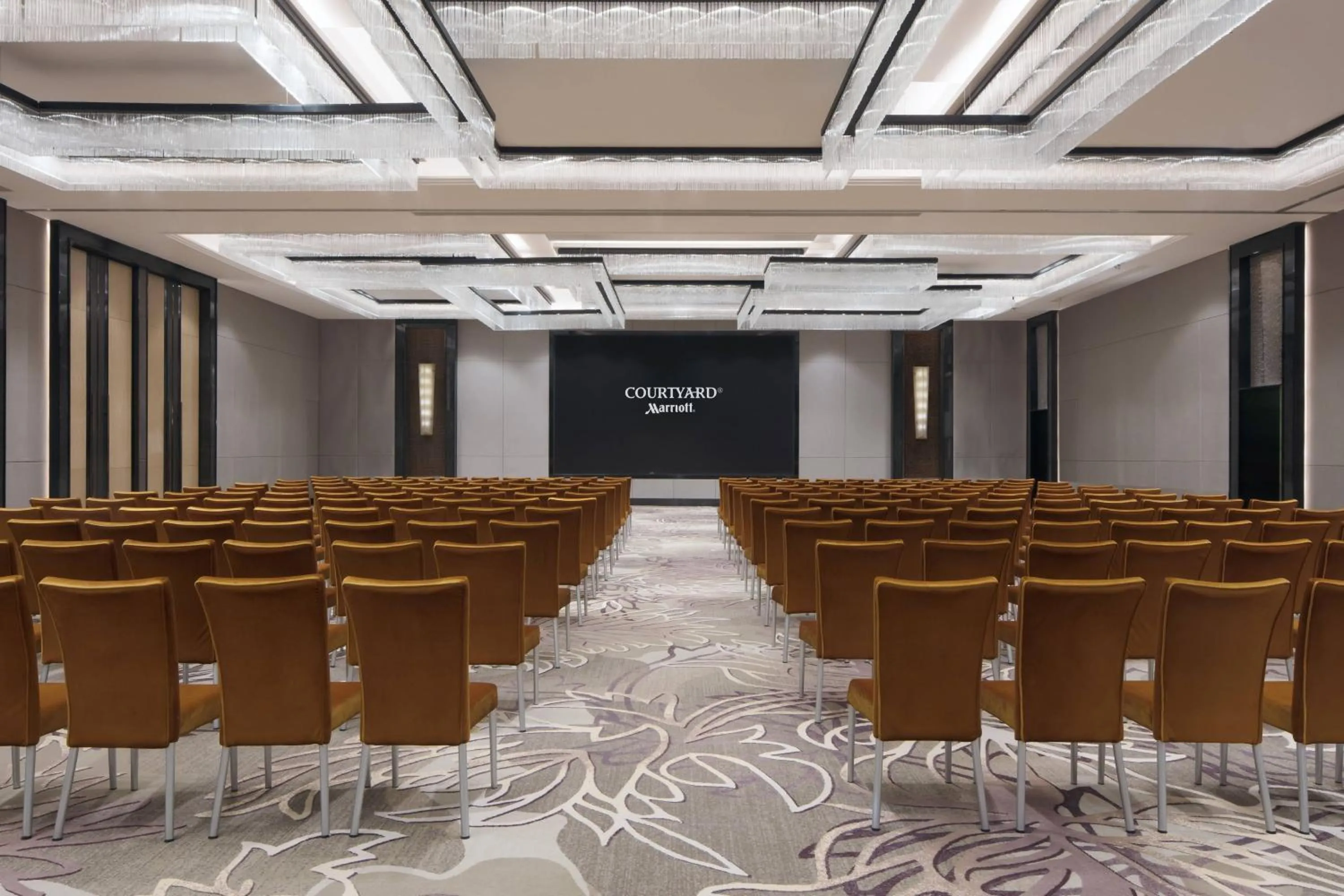 Meeting/conference room in Courtyard by Marriott Zhengzhou Airport