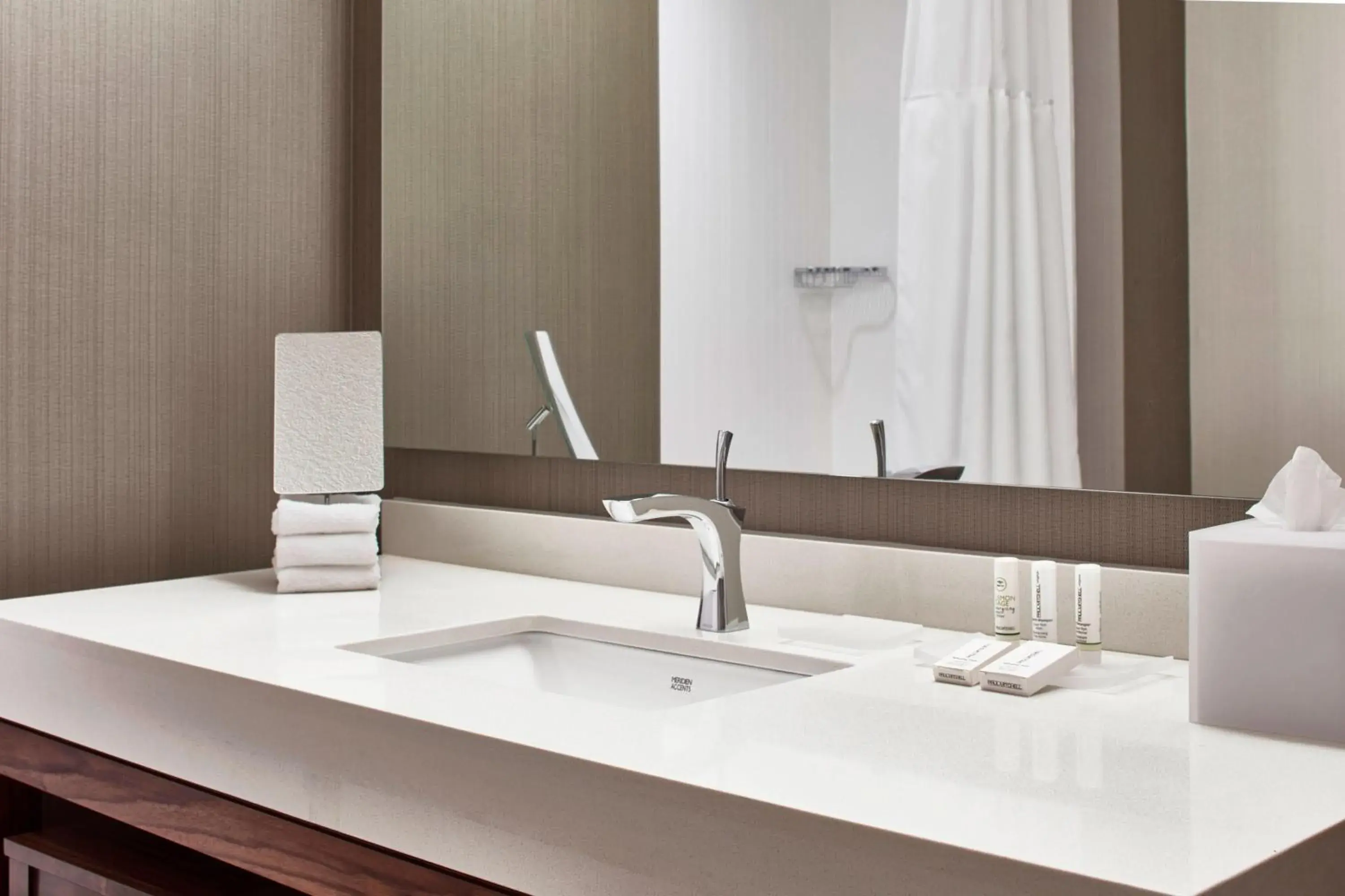 Double Queen Room in Courtyard by Marriott Minneapolis West Double Queen Room in Courtyard by Marriott Minneapolis West