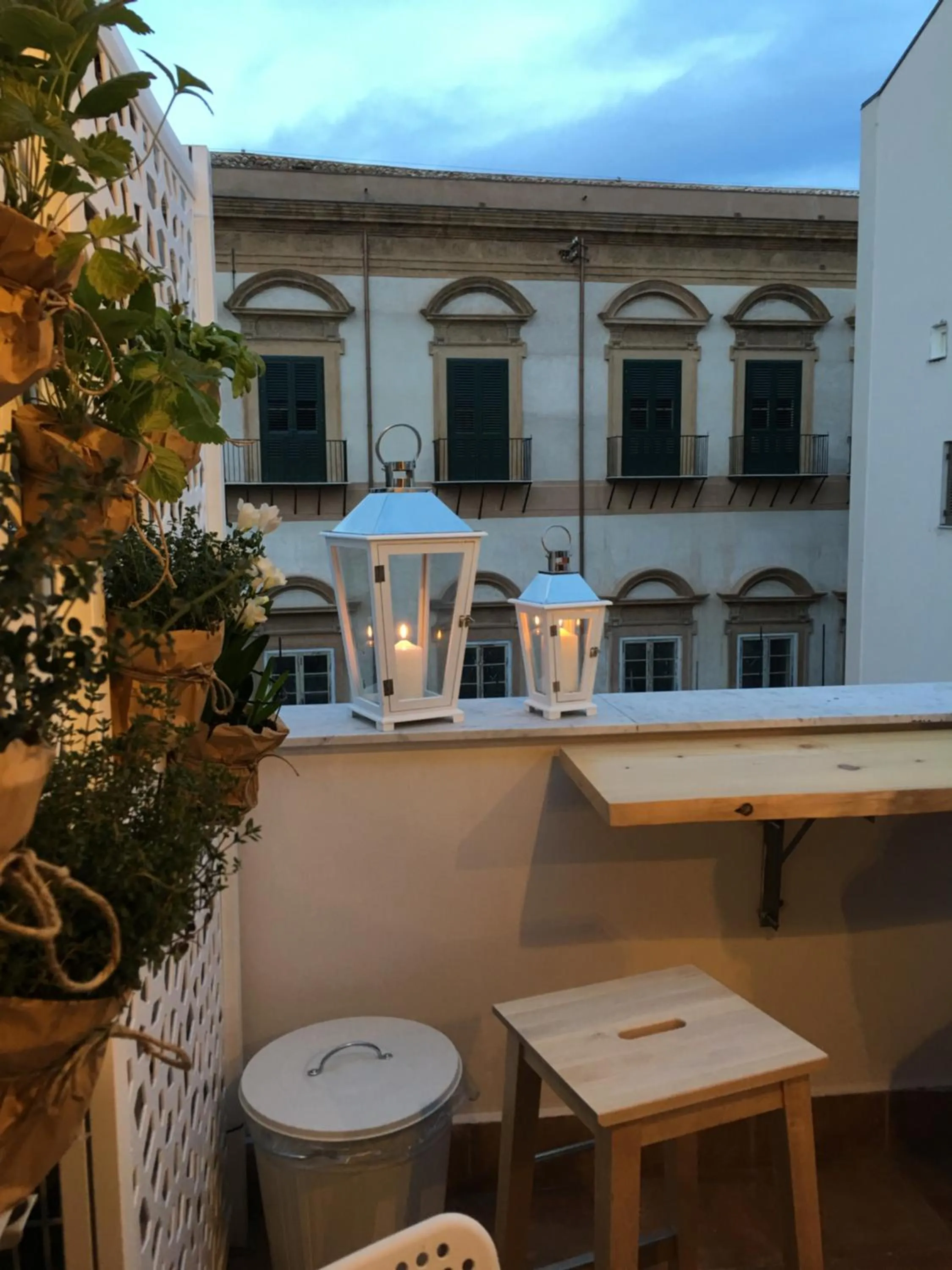 Property building in Jardin De France