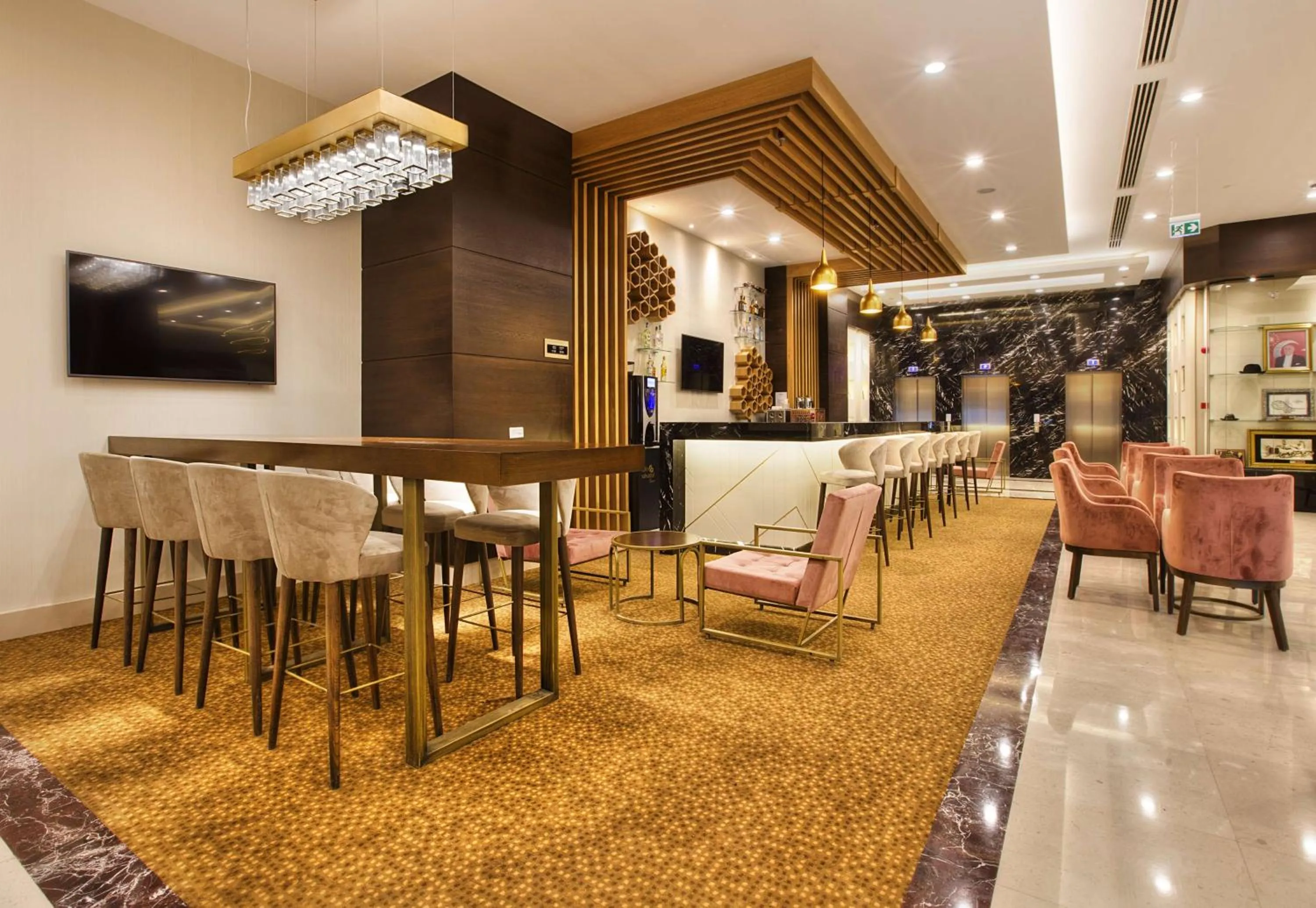 Lounge or bar in Hilton Garden Inn Isparta