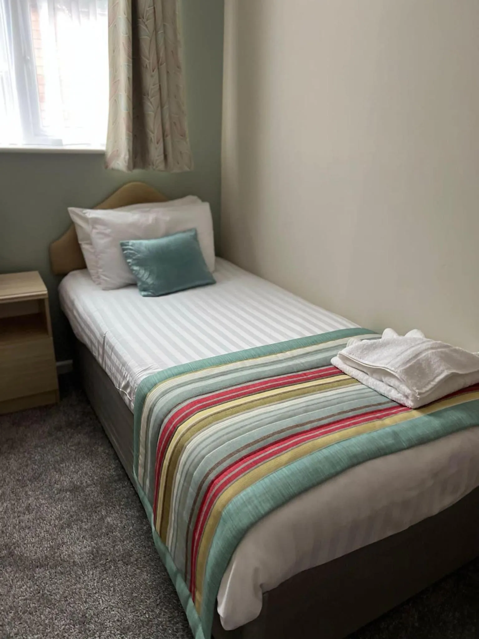 Bedroom, Bed in The Georgian Hollies Hotel