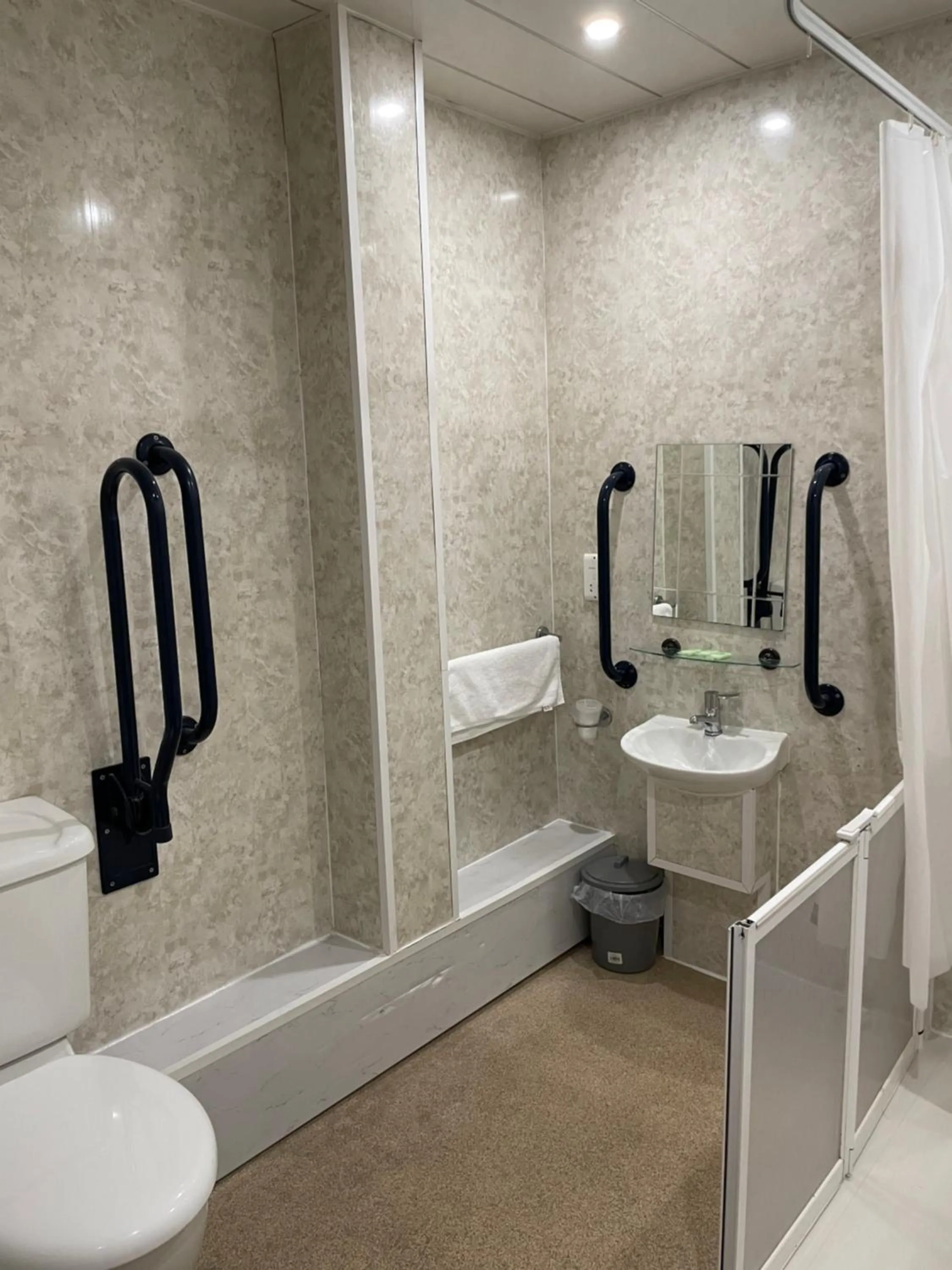 Bathroom in The Georgian Hollies Hotel