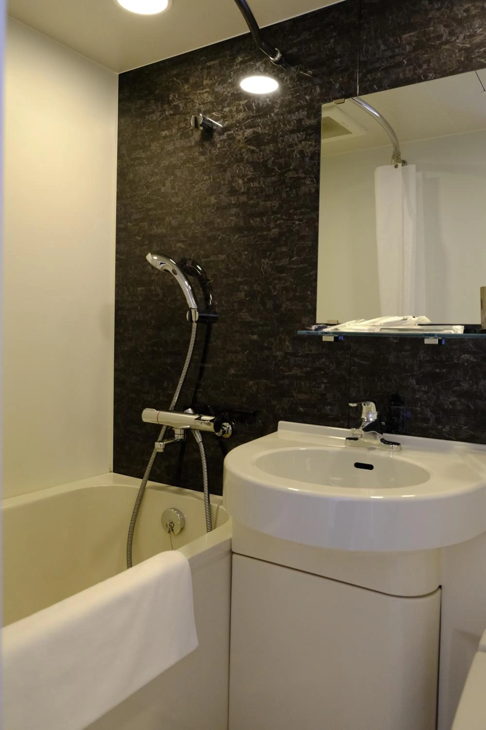 Shower in Garner Hotel Osaka Honmachi Midosuji by IHG