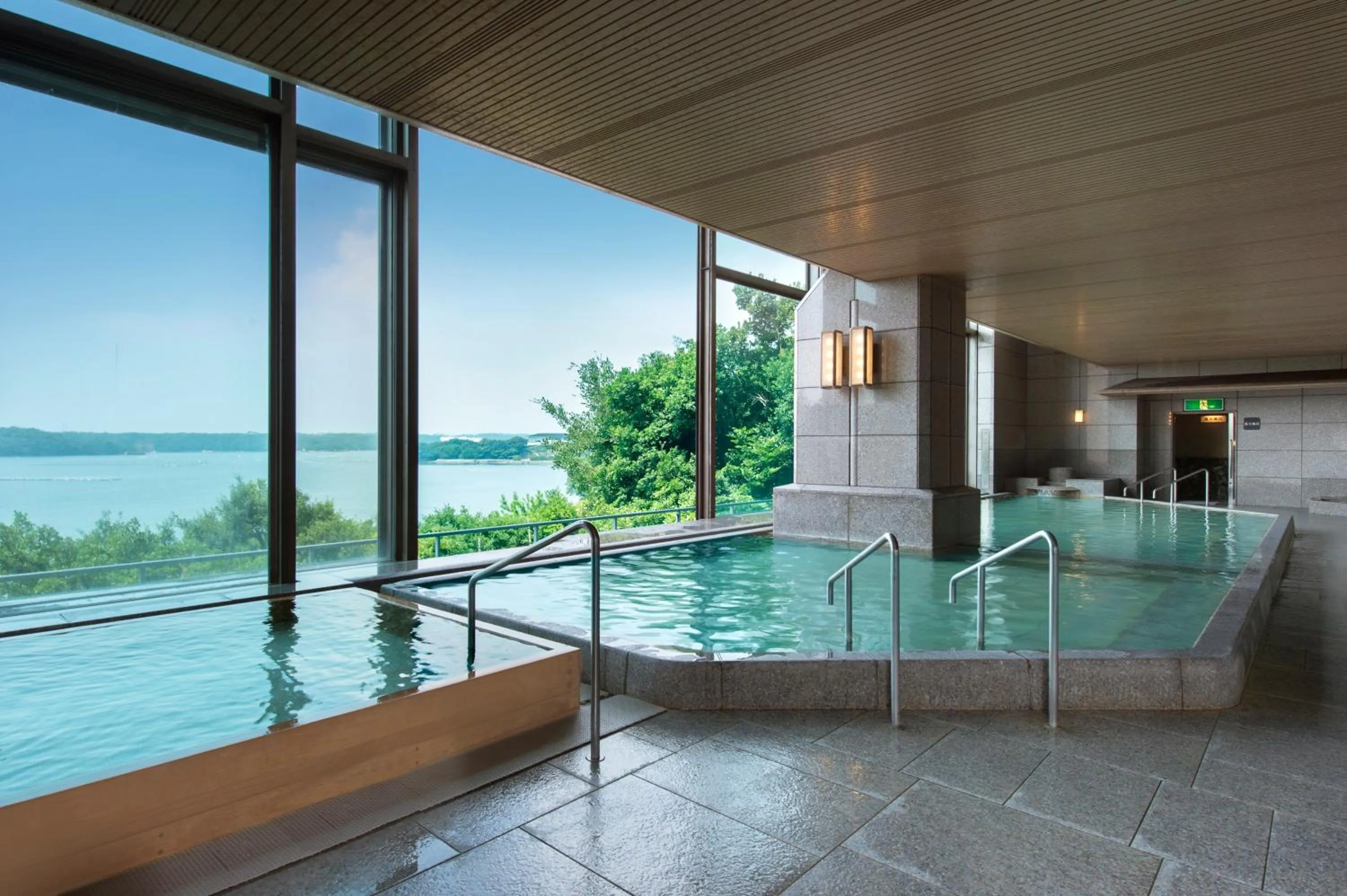 Hot Spring Bath in Kashikojima Hojoen