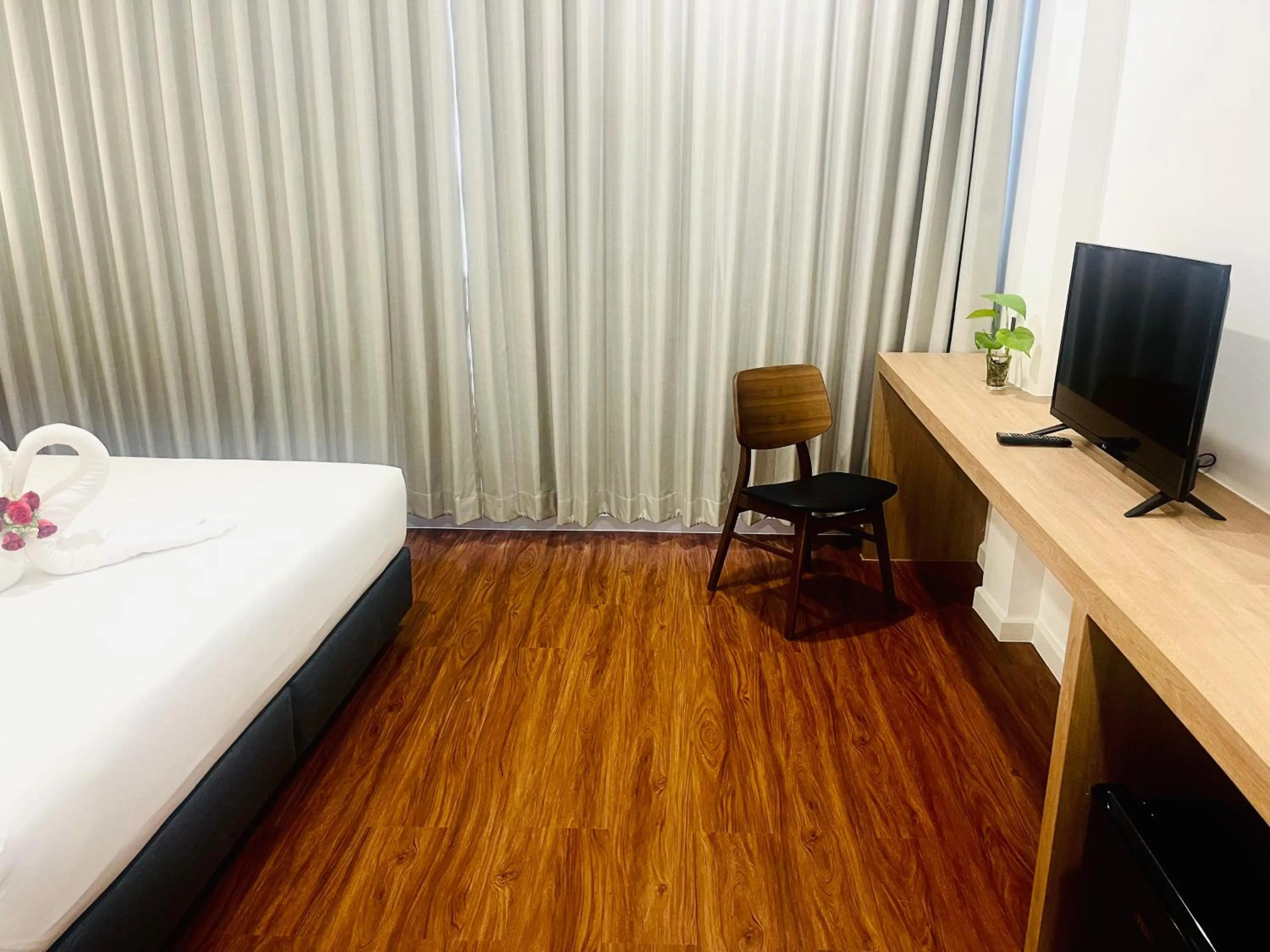 Bedroom, Bed in S2S Queen Trang Hotel