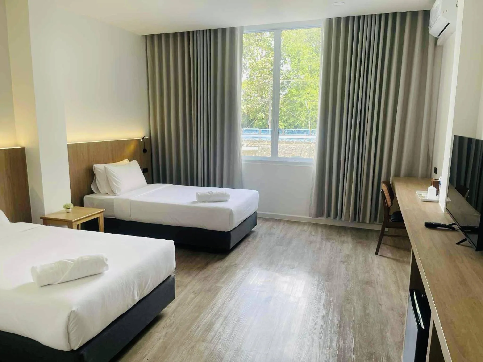 Bedroom, Bed in S2S Queen Trang Hotel