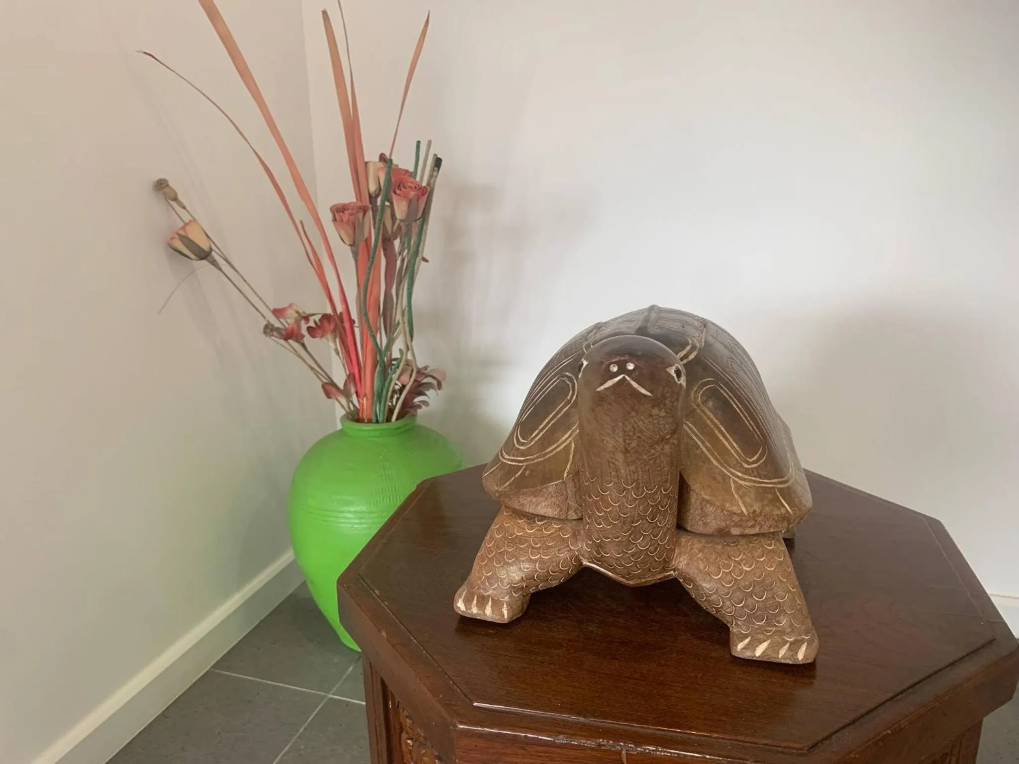 Decorative detail in S2S Queen Trang Hotel