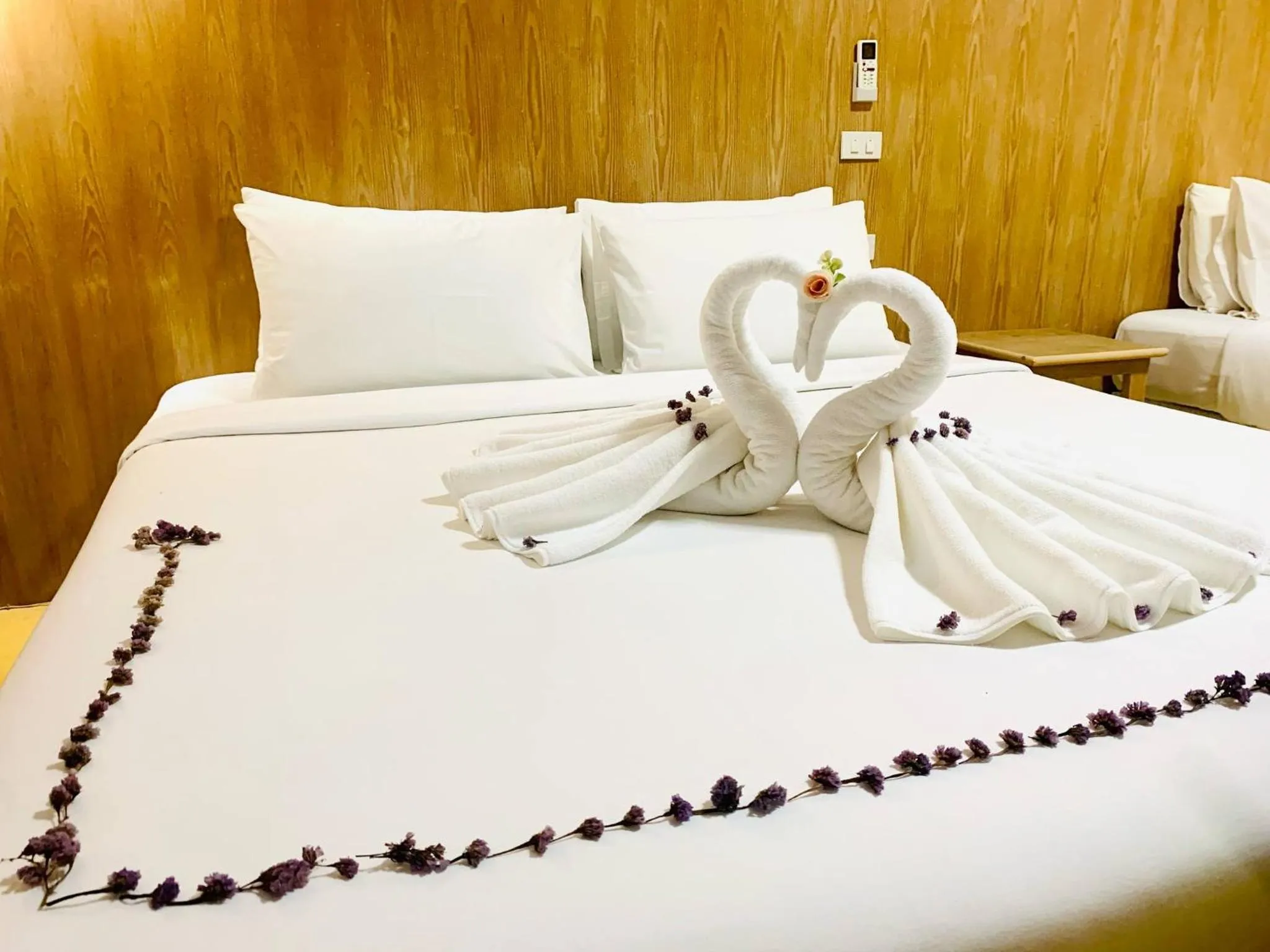 Bedroom, Bed in S2S Queen Trang Hotel