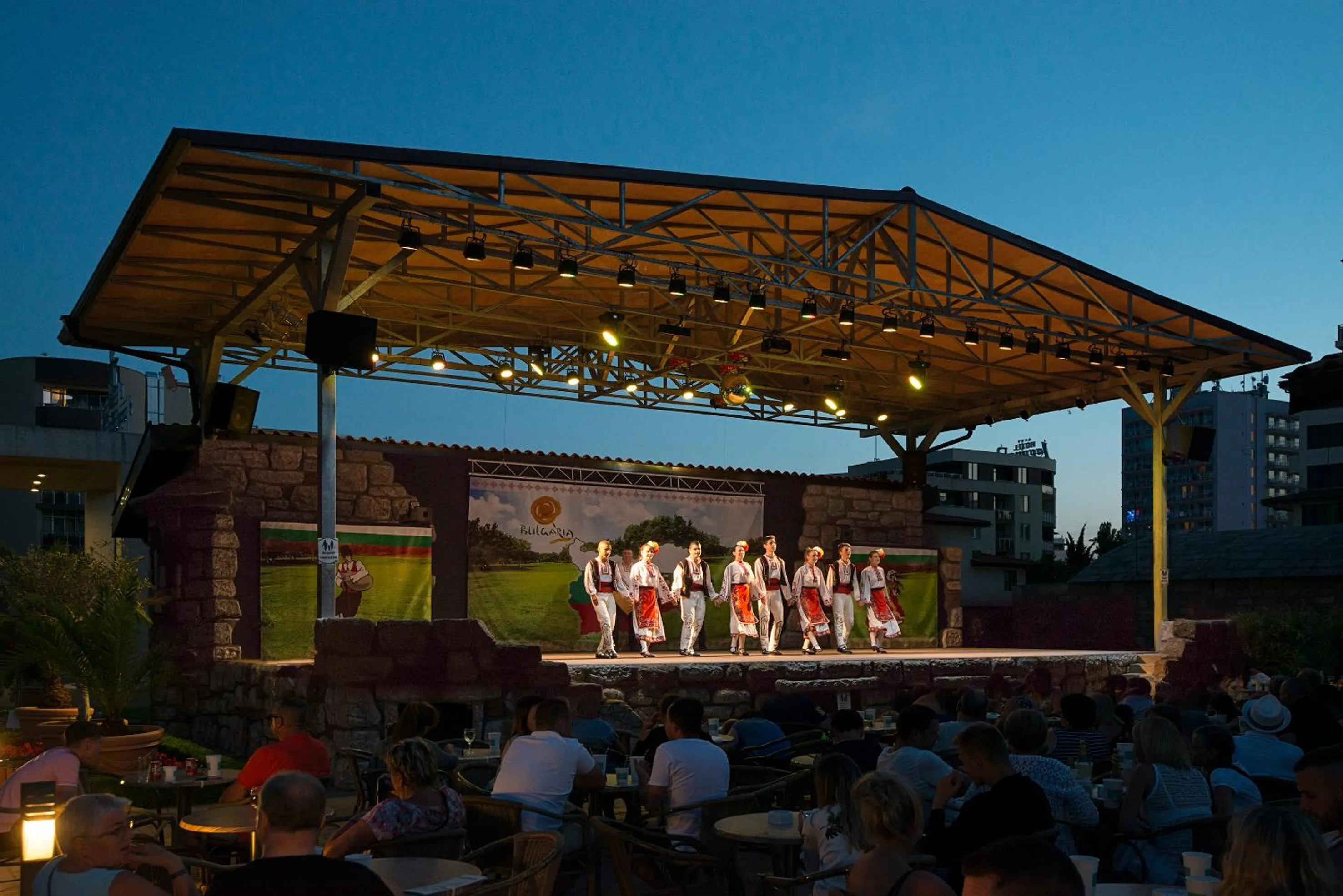 Evening entertainment in Melia Sunny Beach All Inclusive