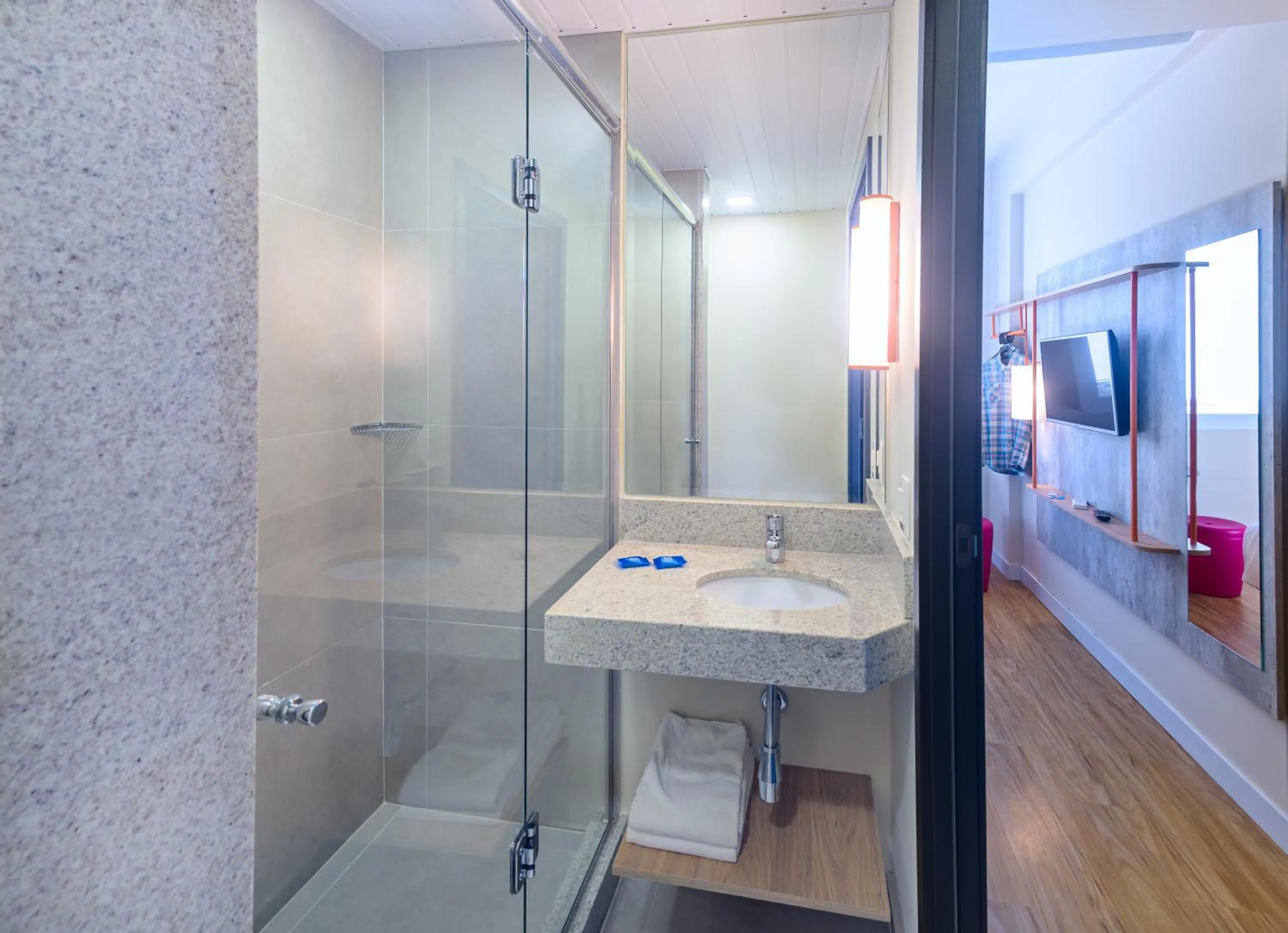 Shower in ibis budget Foz do Iguaçu