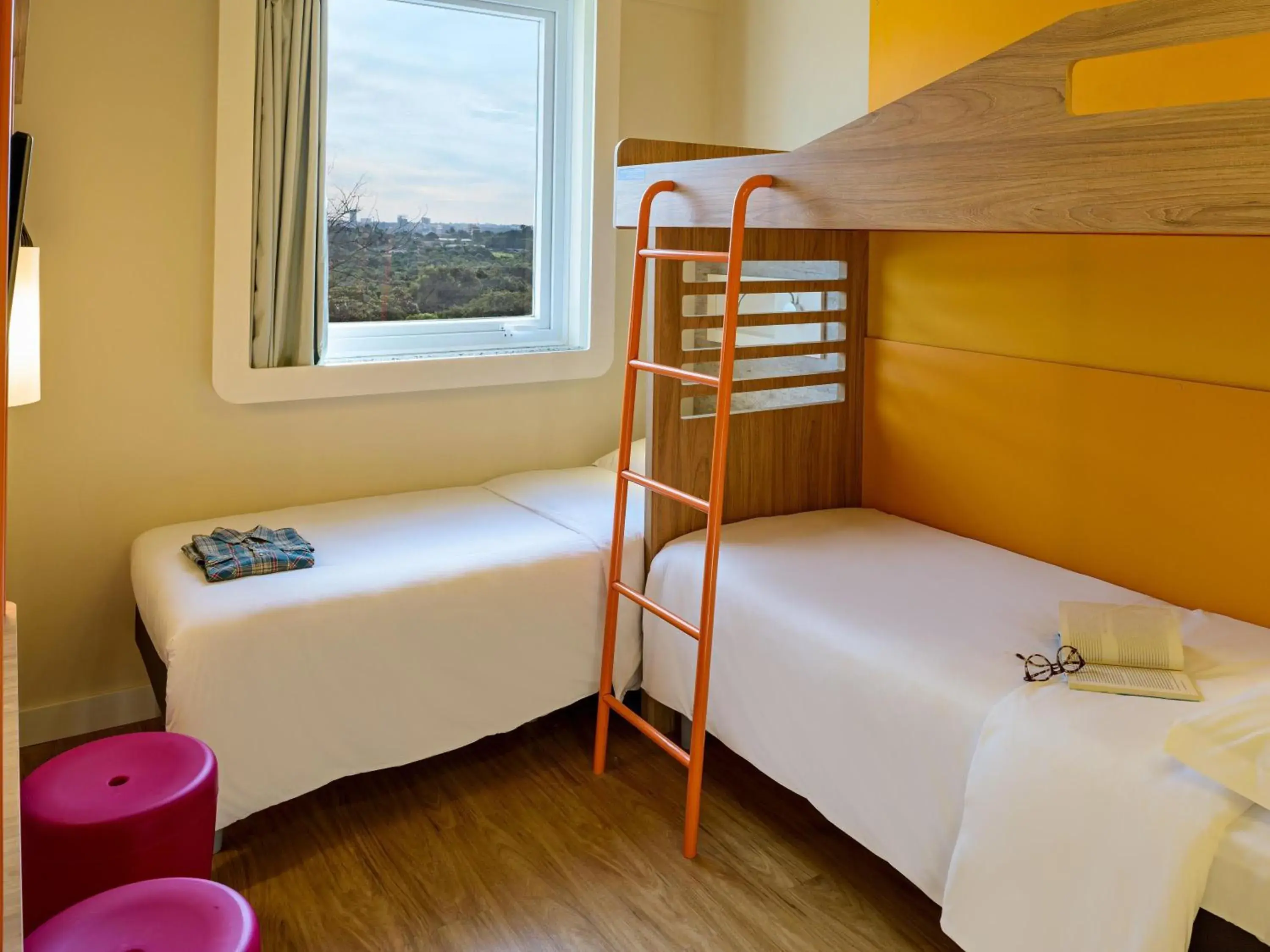 Superior Room with Three Single Beds in ibis budget Foz do Iguaçu Superior Room with Three Single Beds in ibis budget Foz do Iguaçu