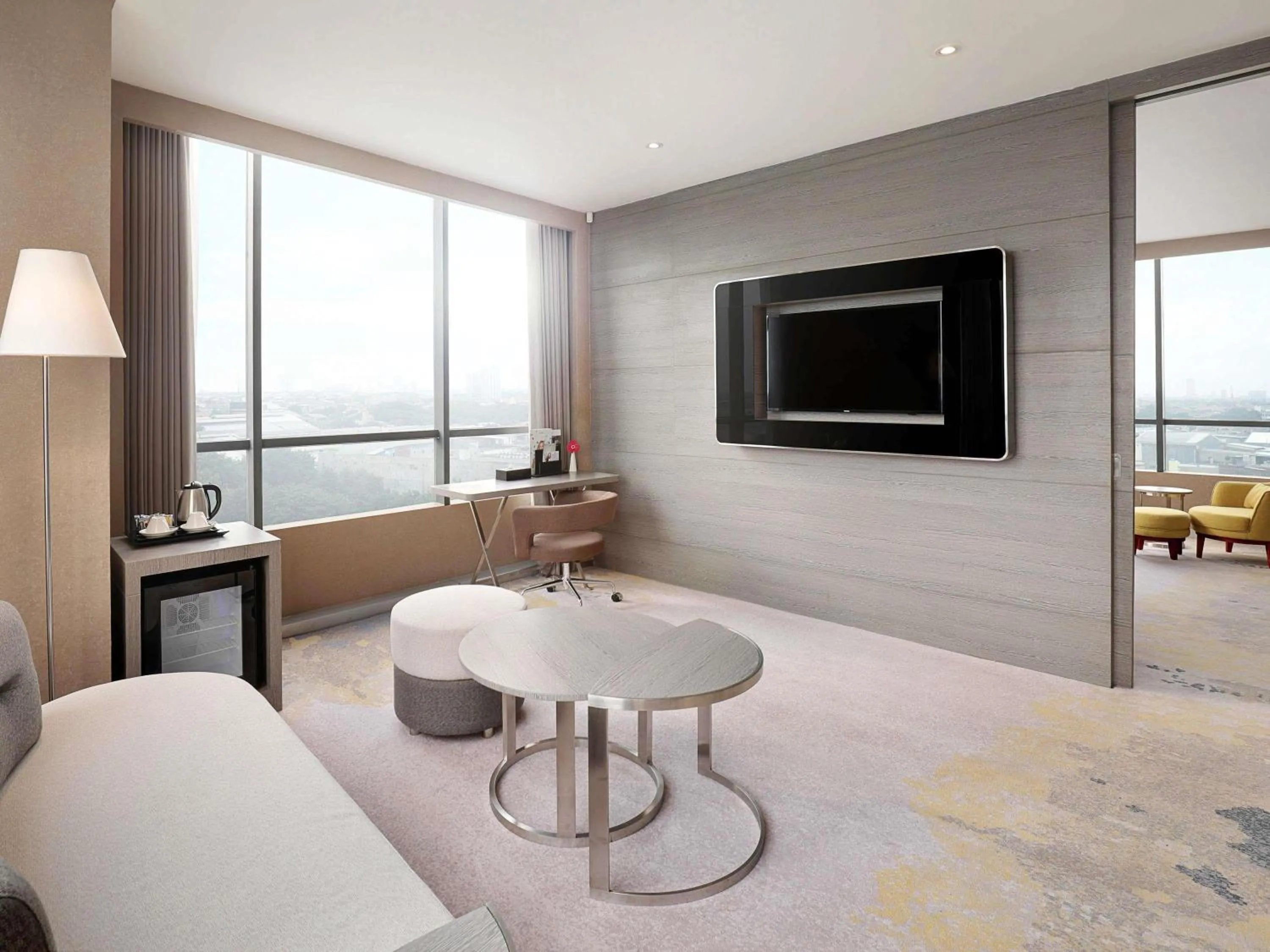 Bedroom, Bed in Novotel Samator Surabaya Timur