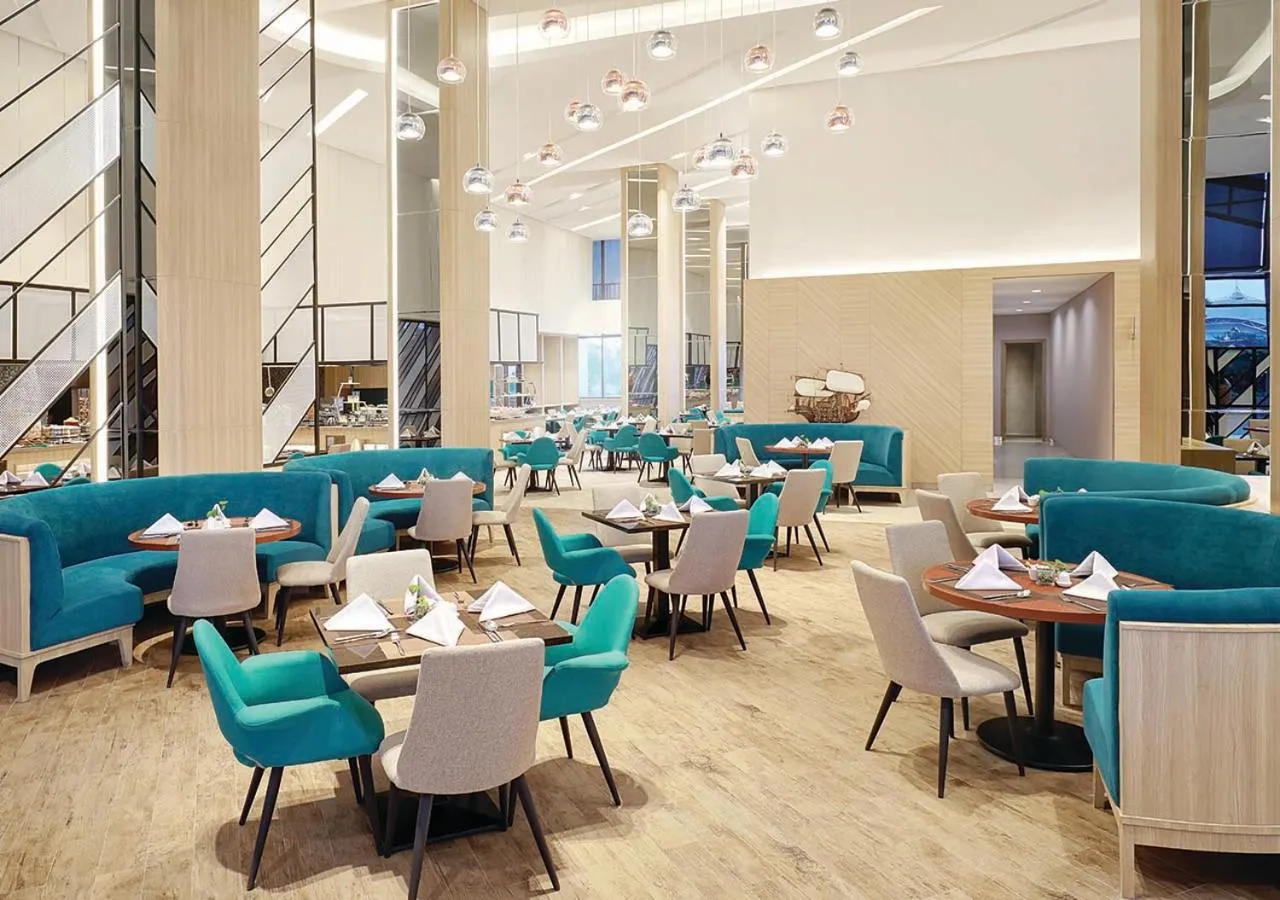 Restaurant/places to eat in Novotel Samator Surabaya Timur