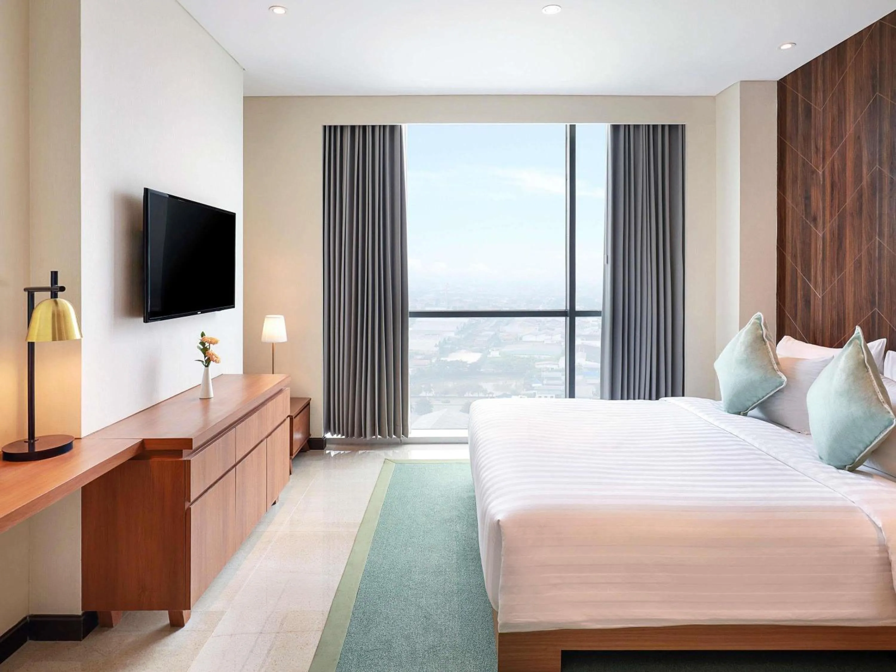 Bedroom, Bed in Novotel Samator Surabaya Timur