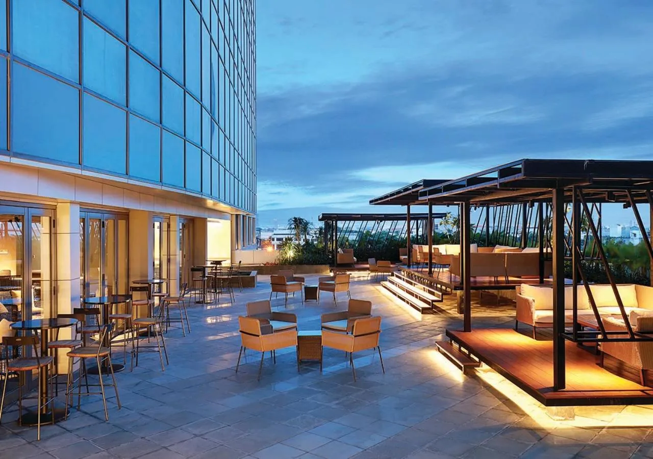 Restaurant/places to eat in Novotel Samator Surabaya Timur