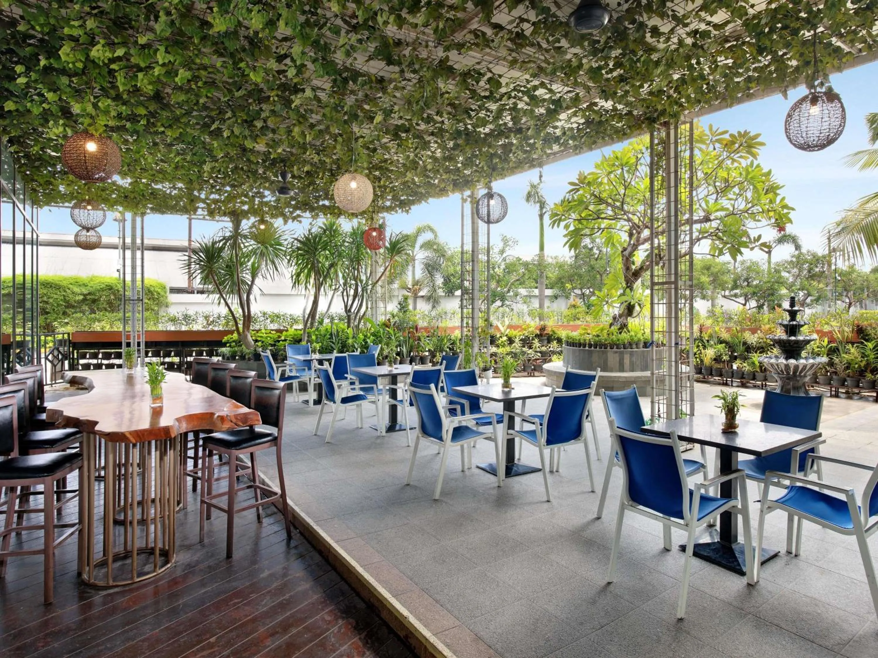 Lounge or bar in Novotel Samator Surabaya Timur