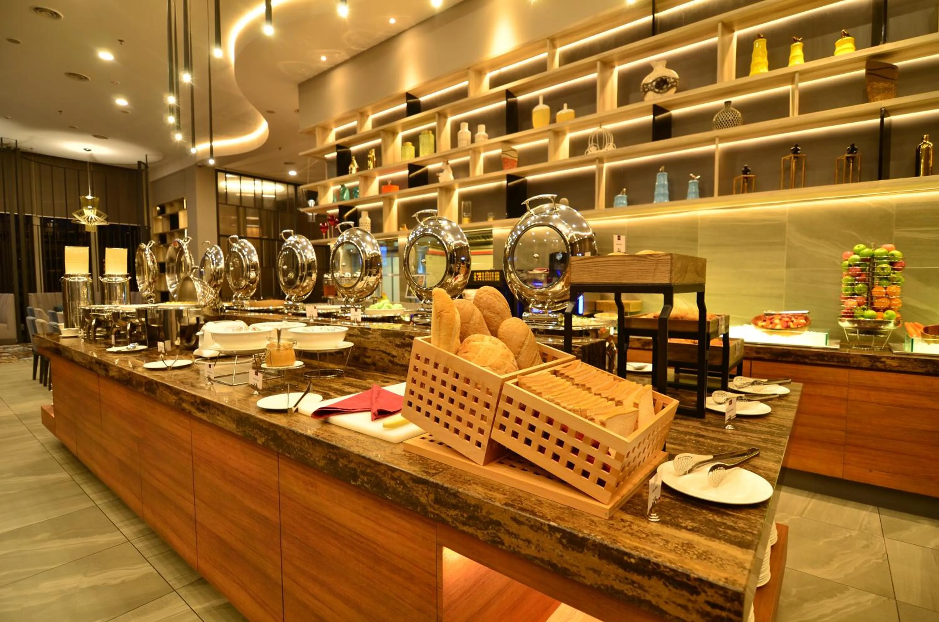 Restaurant/places to eat in Mercure Selangor Selayang