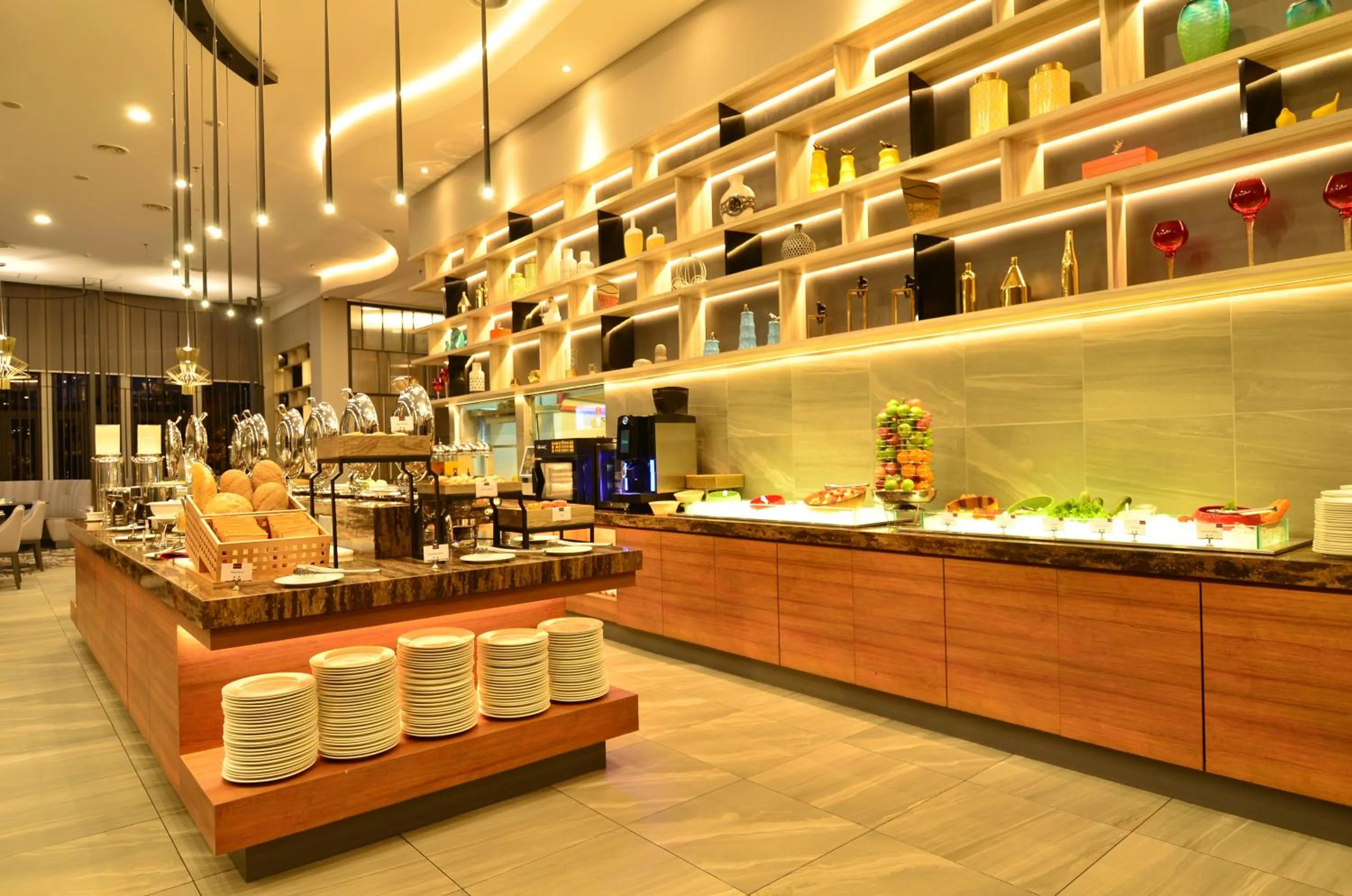 Restaurant/places to eat in Mercure Selangor Selayang