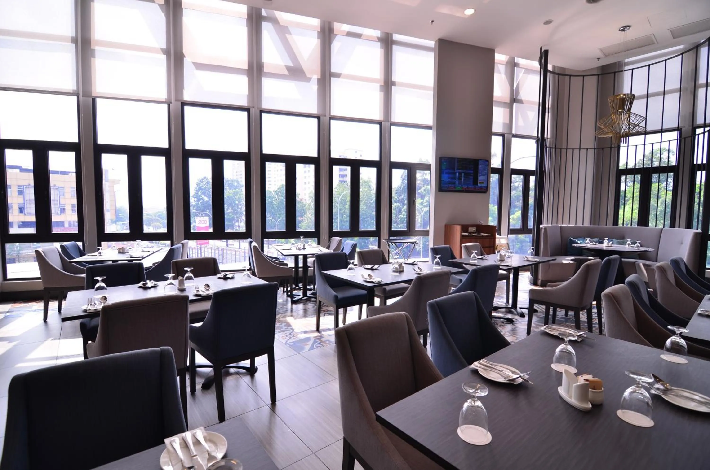 Restaurant/places to eat in Mercure Selangor Selayang