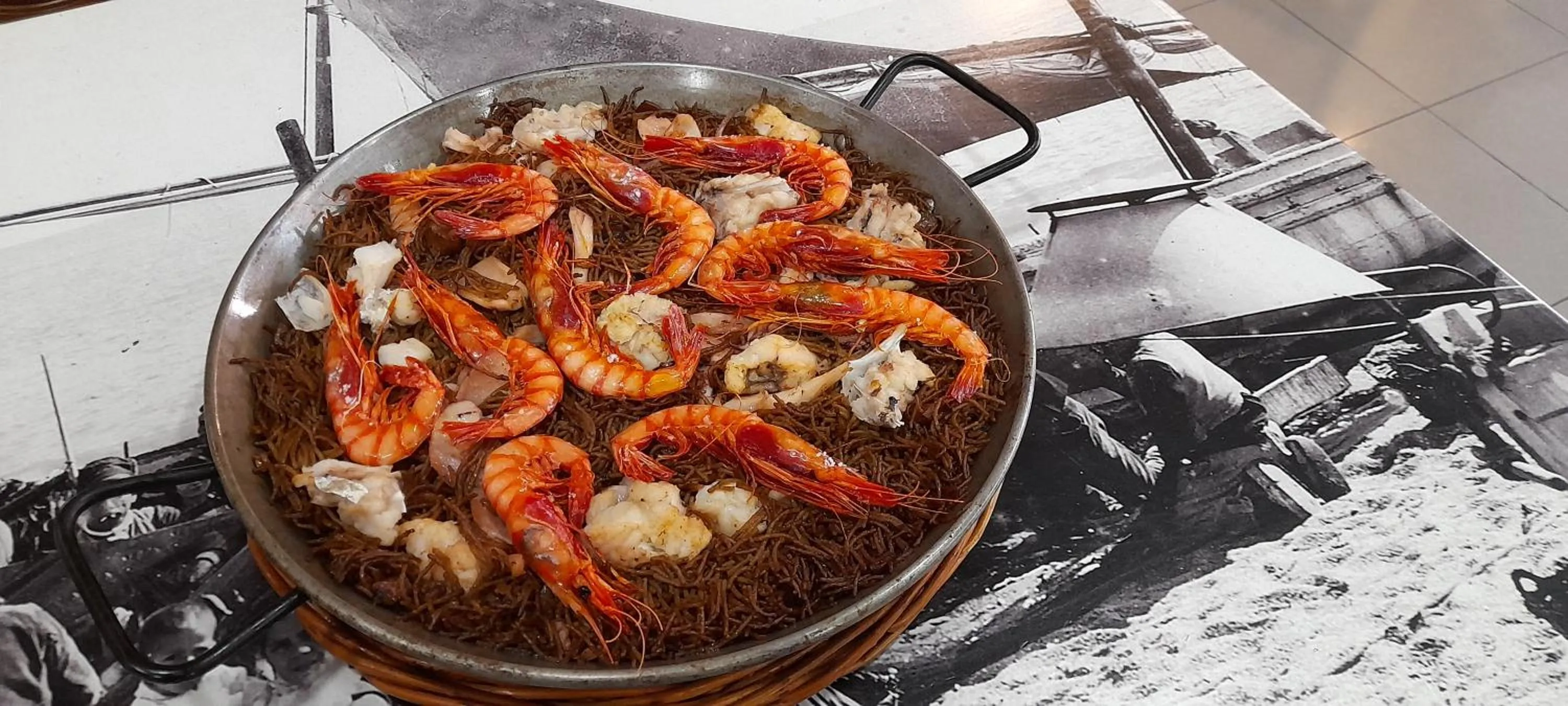 Restaurant/places to eat in Hostal Vila del Mar