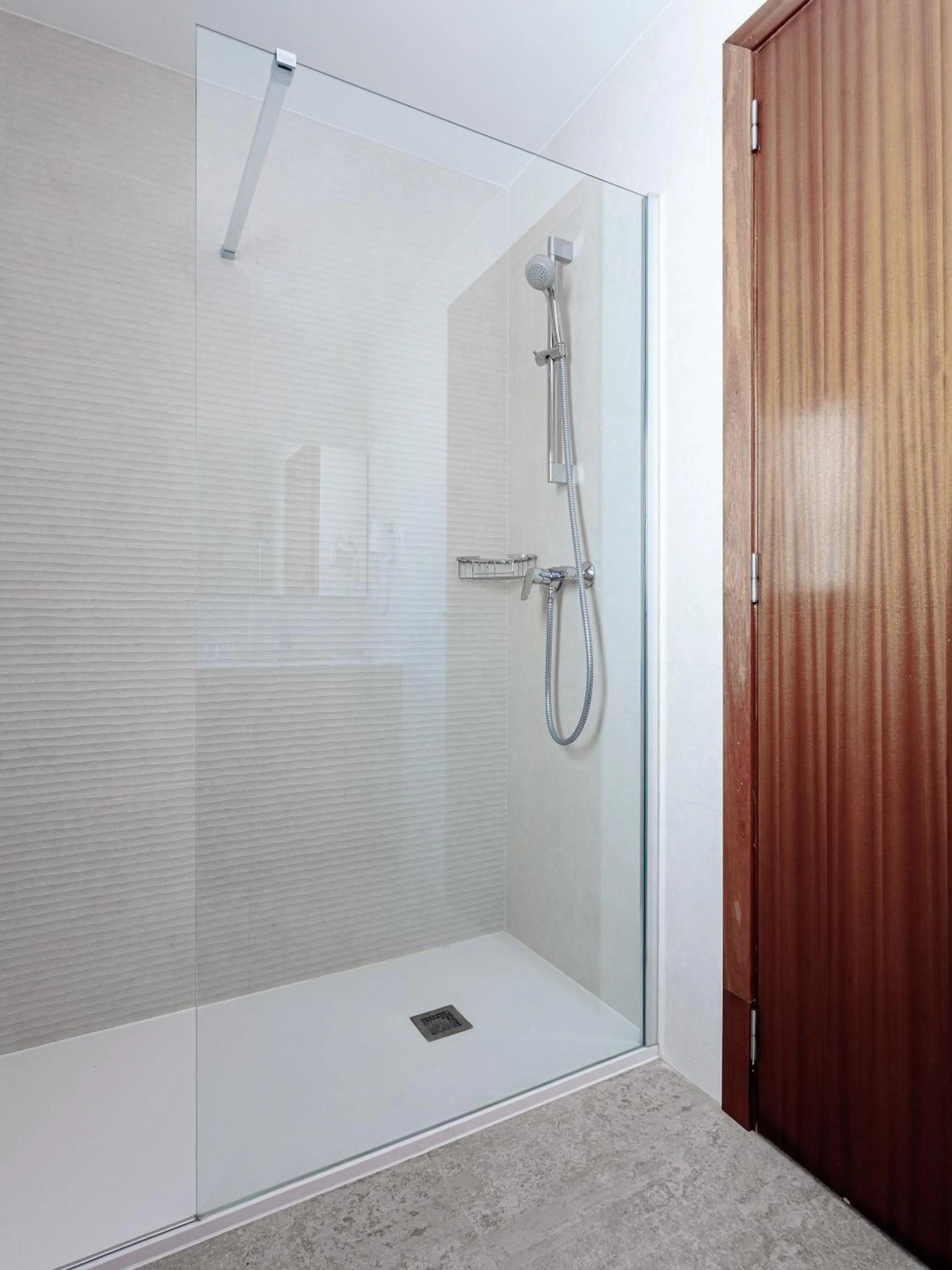 Shower in Hostal Vila del Mar