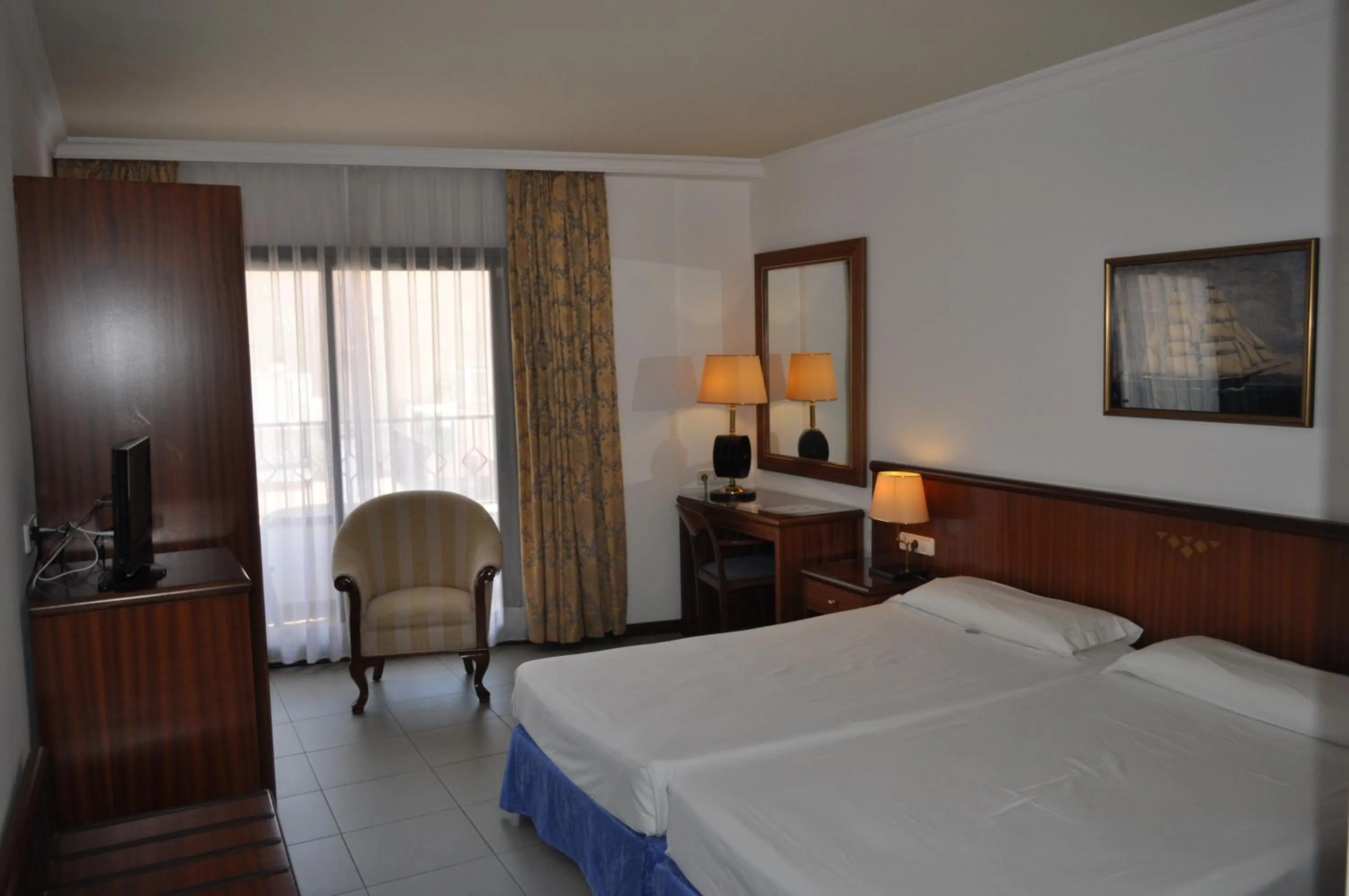 Photo of the whole room, Bed in Hostal Vila del Mar