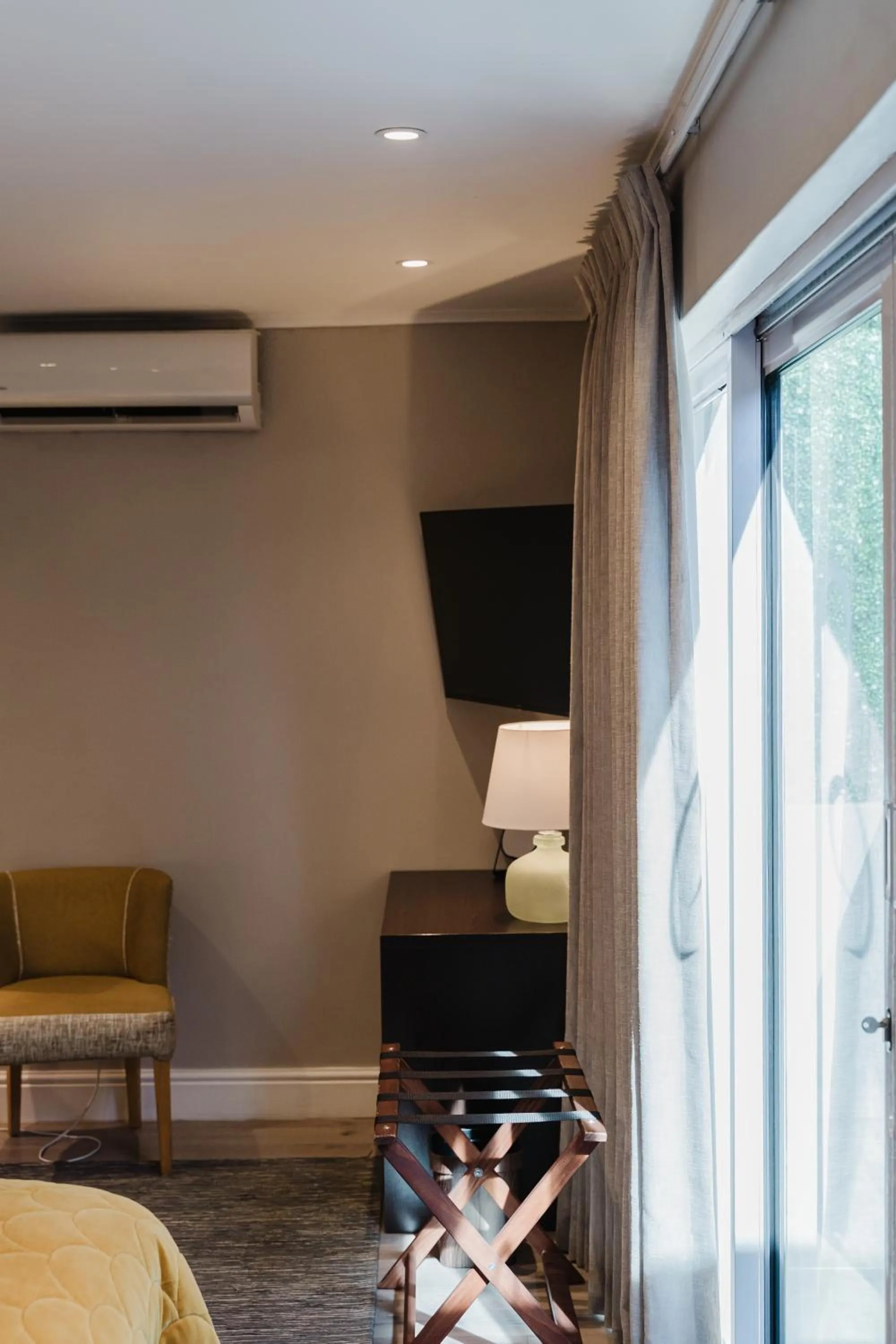 TV and multimedia, Bed in Cloud 9 Boutique Hotel and Spa